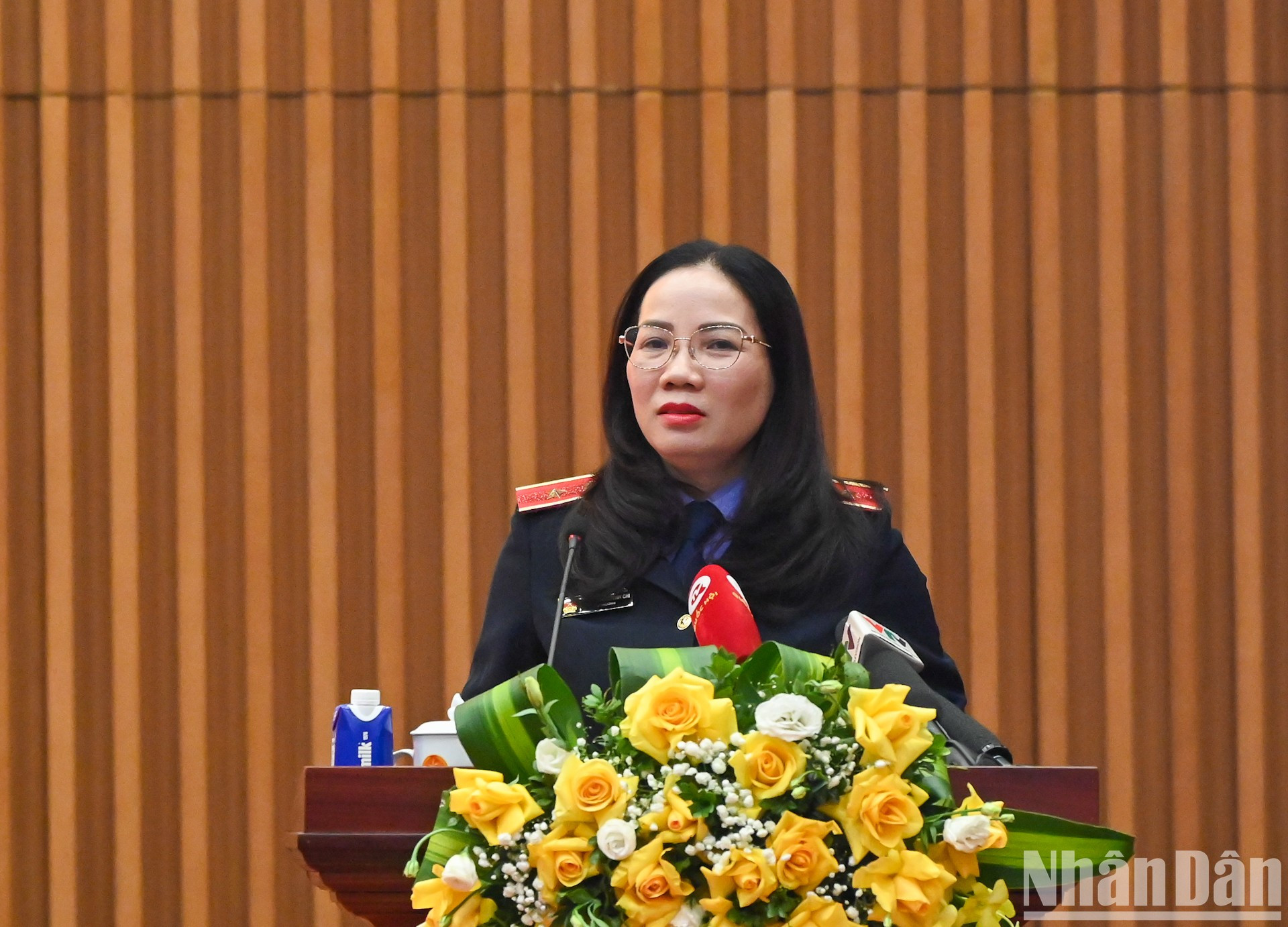 Una delegada presenta su ponencia. Una delegada presenta su ponencia.
