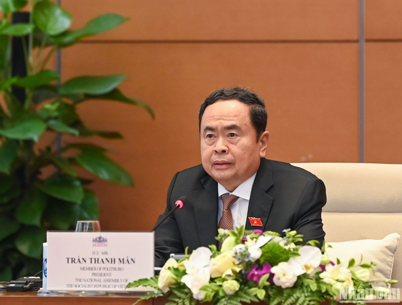 El dirigente vietnamita da palabras en el encuentro.