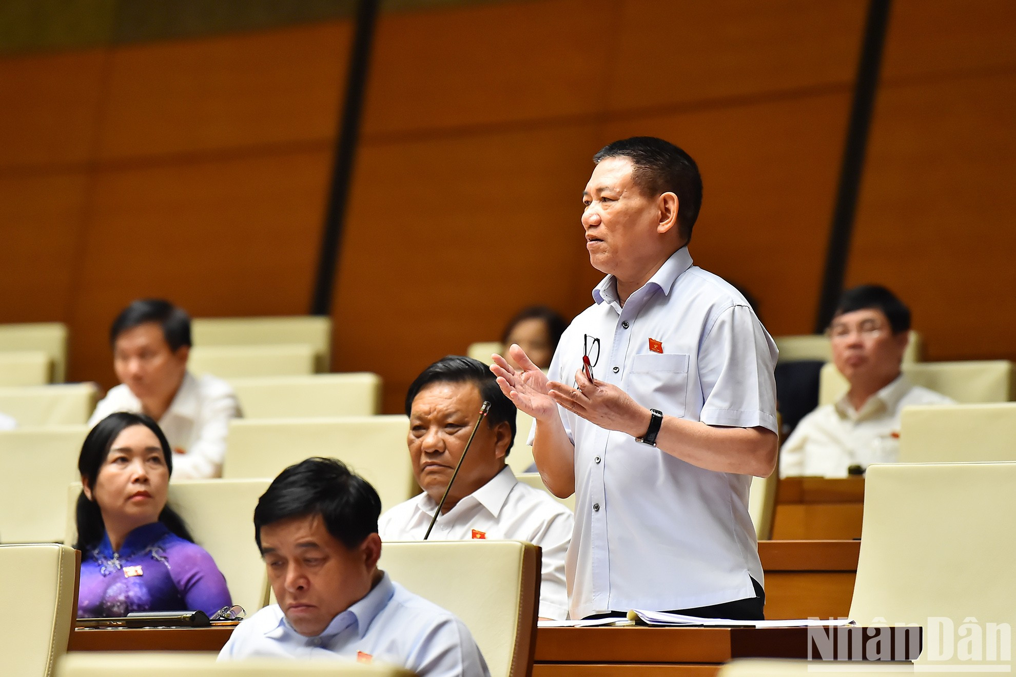 El ministro de Finanzas, Ho Duc Phoc, habla de los asuntos relacionados con su sector. El ministro de Finanzas, Ho Duc Phoc, habla de los asuntos relacionados con su sector.
