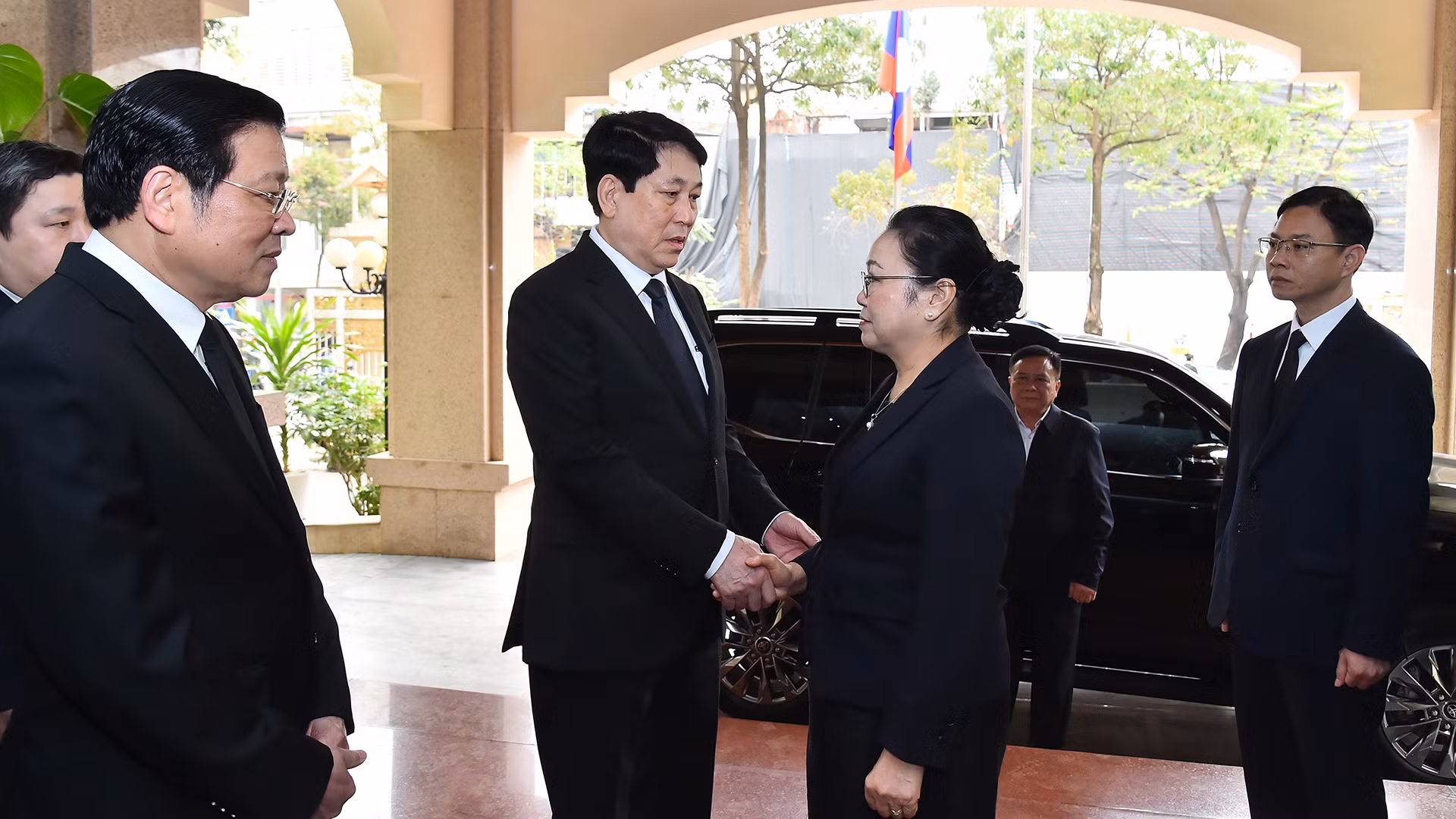 [Foto] Jefe de Estado vietnamita rinde homenaje al general Khamtay Siphandone