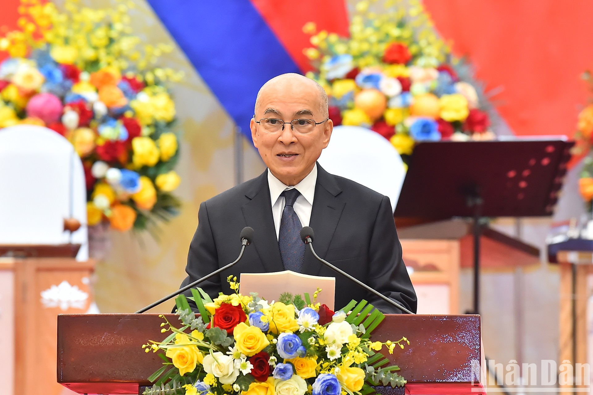 El rey camboyano interviene en la velada. El rey camboyano interviene en la velada.