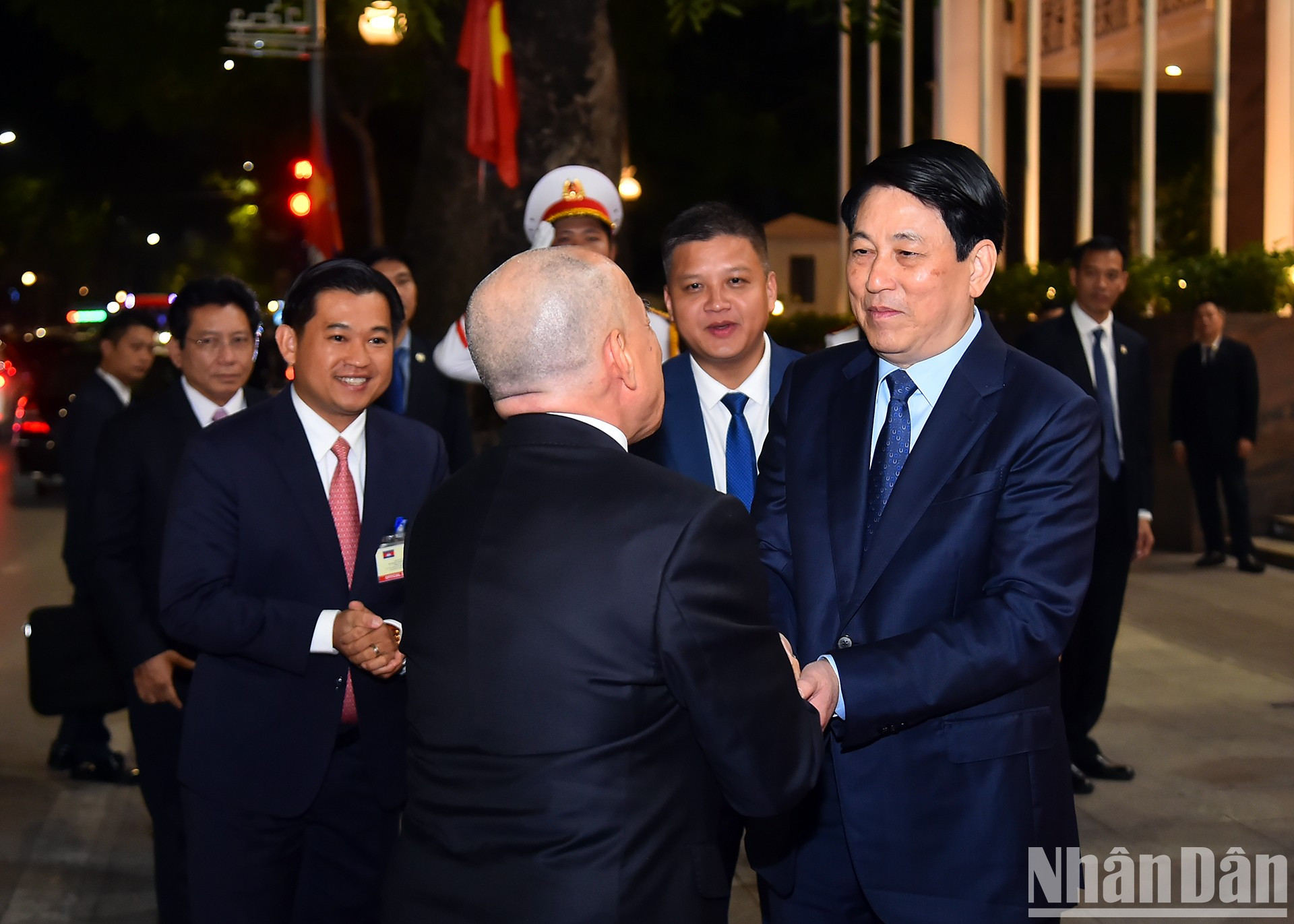 El jefe de Estado recibe al rey de Camboya. El jefe de Estado recibe al rey de Camboya.
