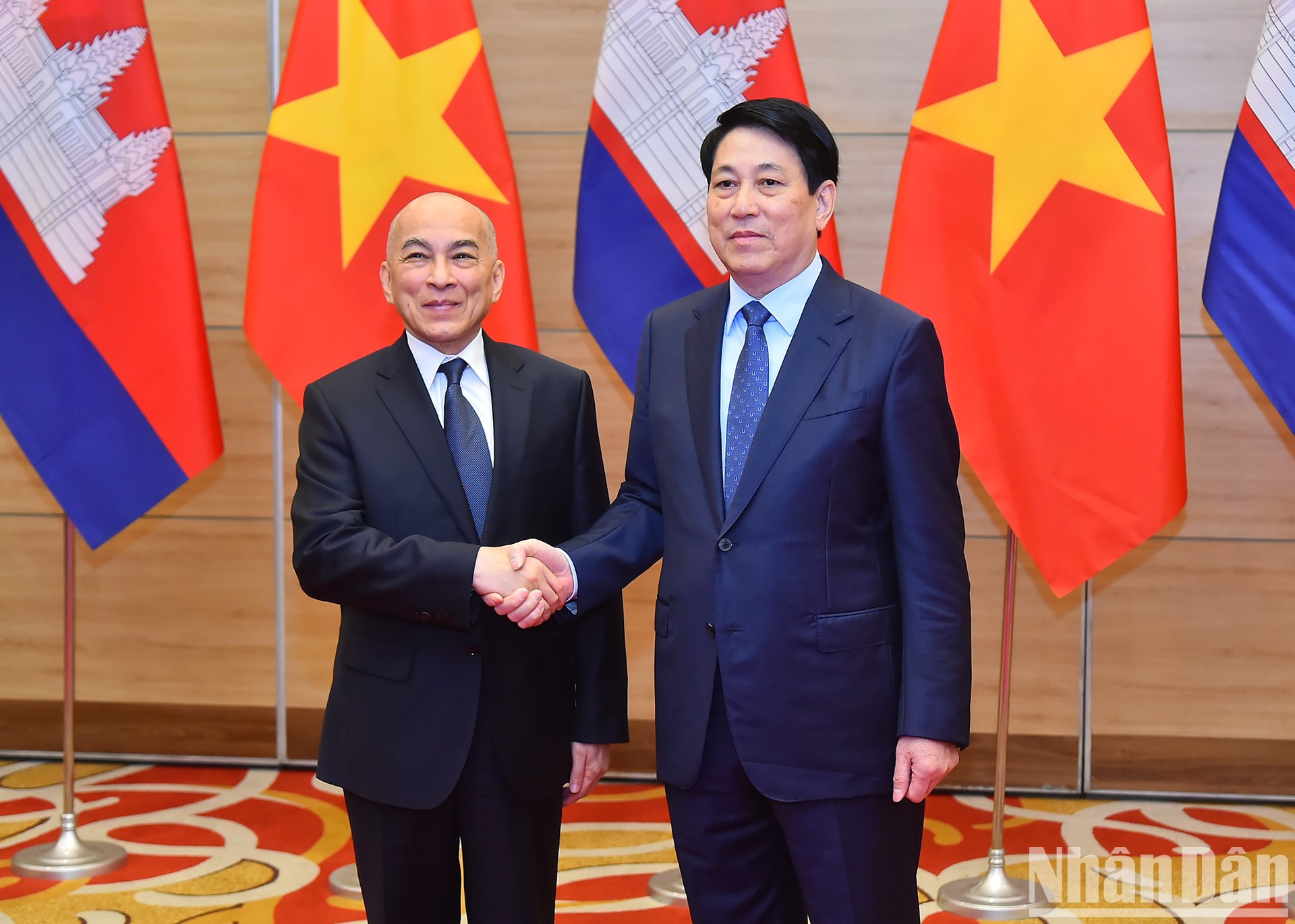 El presidente Luong Cuong y el rey Norodom Sihamoni. El presidente Luong Cuong y el rey Norodom Sihamoni.