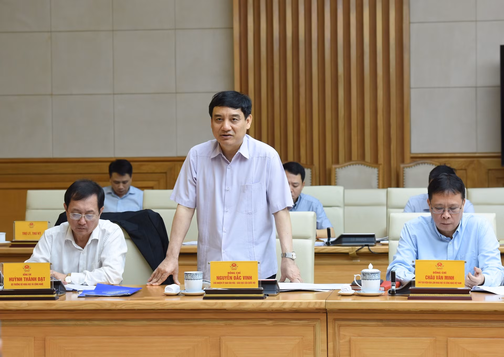 El jefe de la Comisión de Cultura y Educación de la Asamblea Nacional, Nguyen Dac Vinh. El jefe de la Comisión de Cultura y Educación de la Asamblea Nacional, Nguyen Dac Vinh.