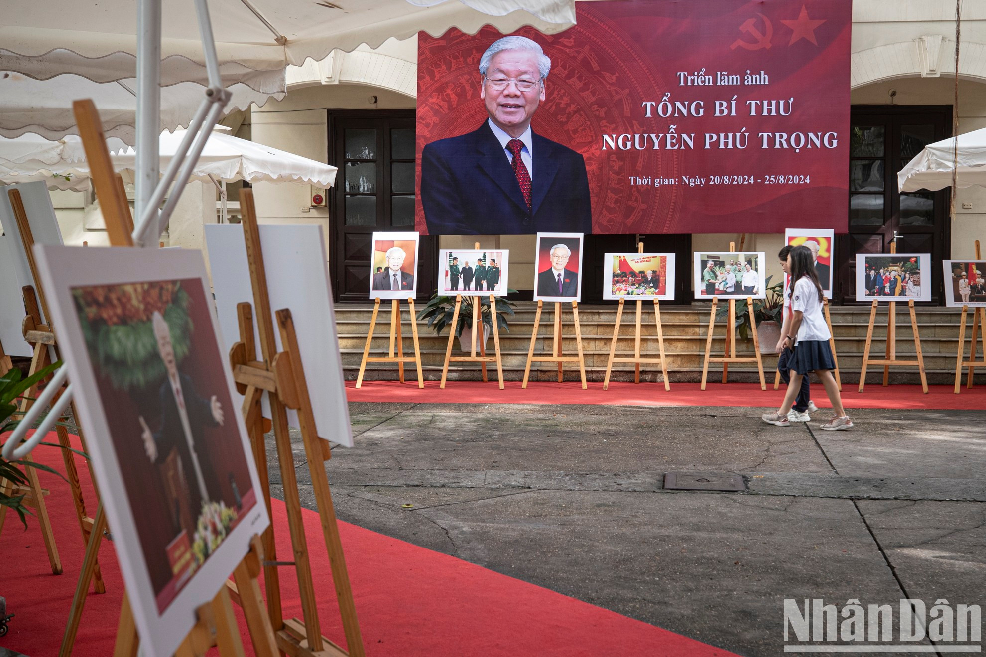 La exposición estará abierta hasta el 25 de agosto en el número 71 de la calle de Hang Trong. La exposición estará abierta hasta el 25 de agosto en el número 71 de la calle de Hang Trong.