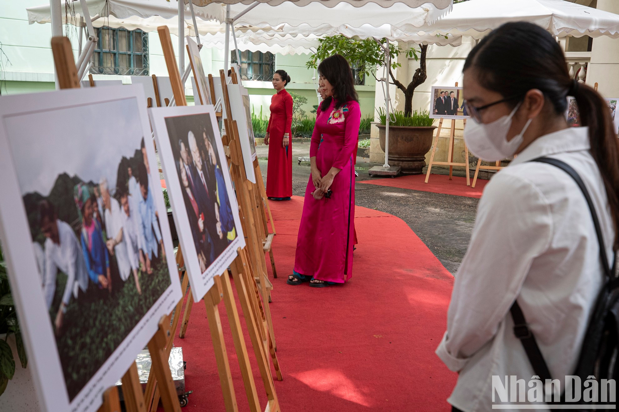 La actividad se celebra en ocasión del lanzamiento del portal informativo especial titulado “El secretario general Nguyen Phu Trong, un líder visionario del Partido con corazón", al que se puede acceder en http://nguyenphutrong.nhandan.vn. La actividad se celebra en ocasión del lanzamiento del portal informativo especial titulado “El secretario general Nguyen Phu Trong, un líder visionario del Partido con corazón", al que se puede acceder en http://nguyenphutrong.nhandan.vn.
