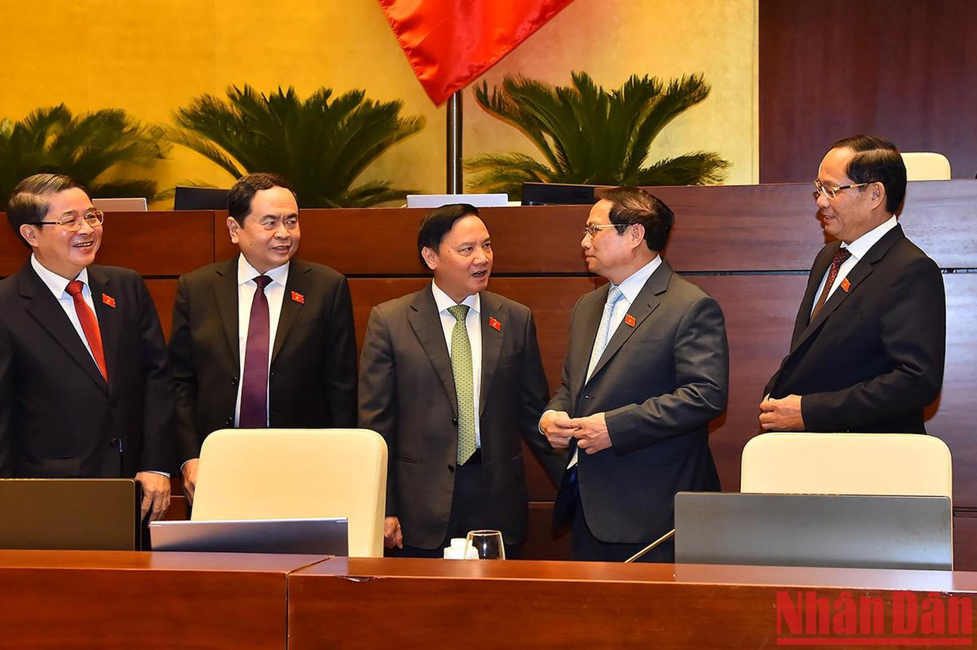 Minh Chinh y los vicepresidentes de la Asamblea Nacional al margen de la reunión. Minh Chinh y los vicepresidentes de la Asamblea Nacional al margen de la reunión.