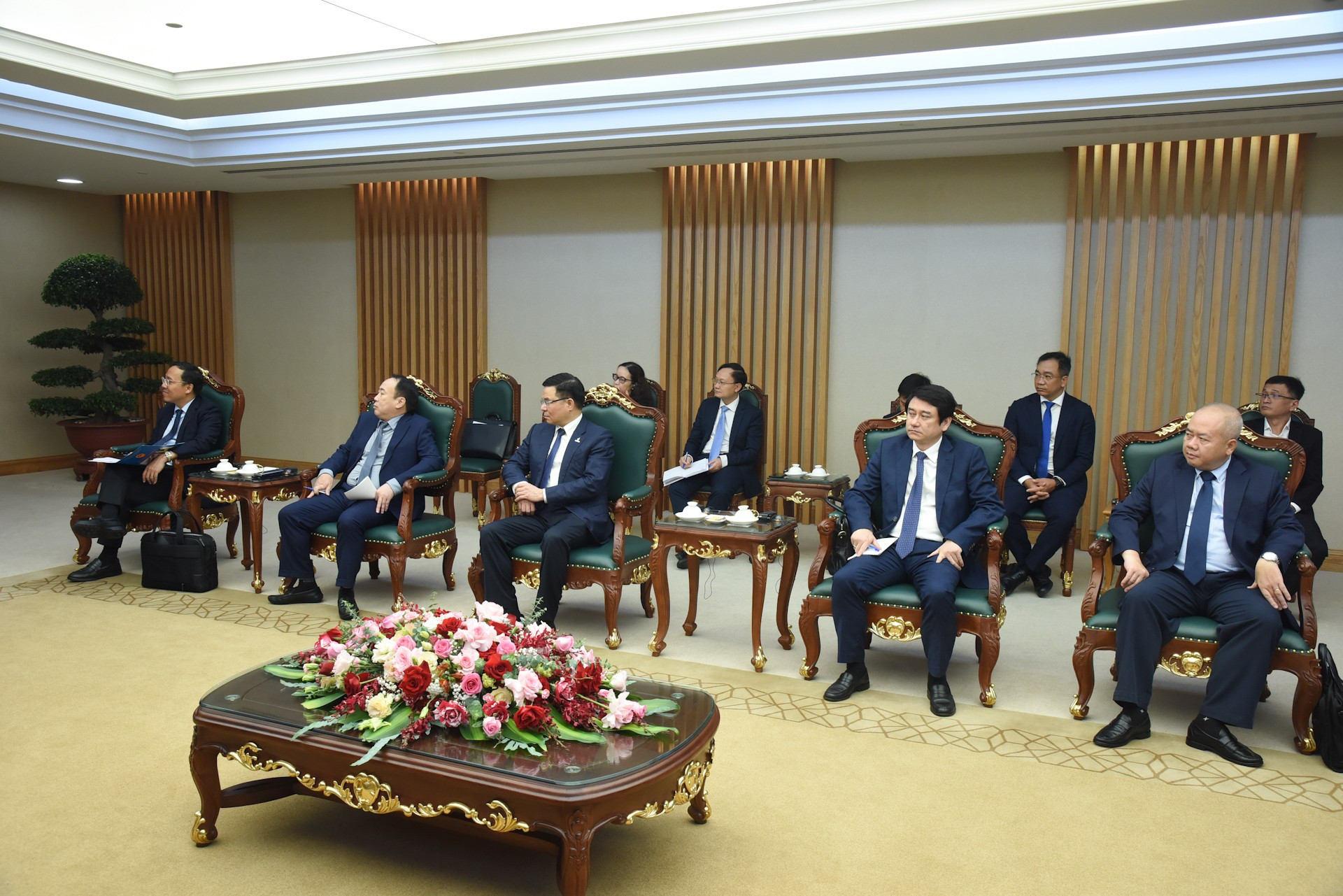 Representantes de ministerios y sectores de Vietnam. Representantes de ministerios y sectores de Vietnam.