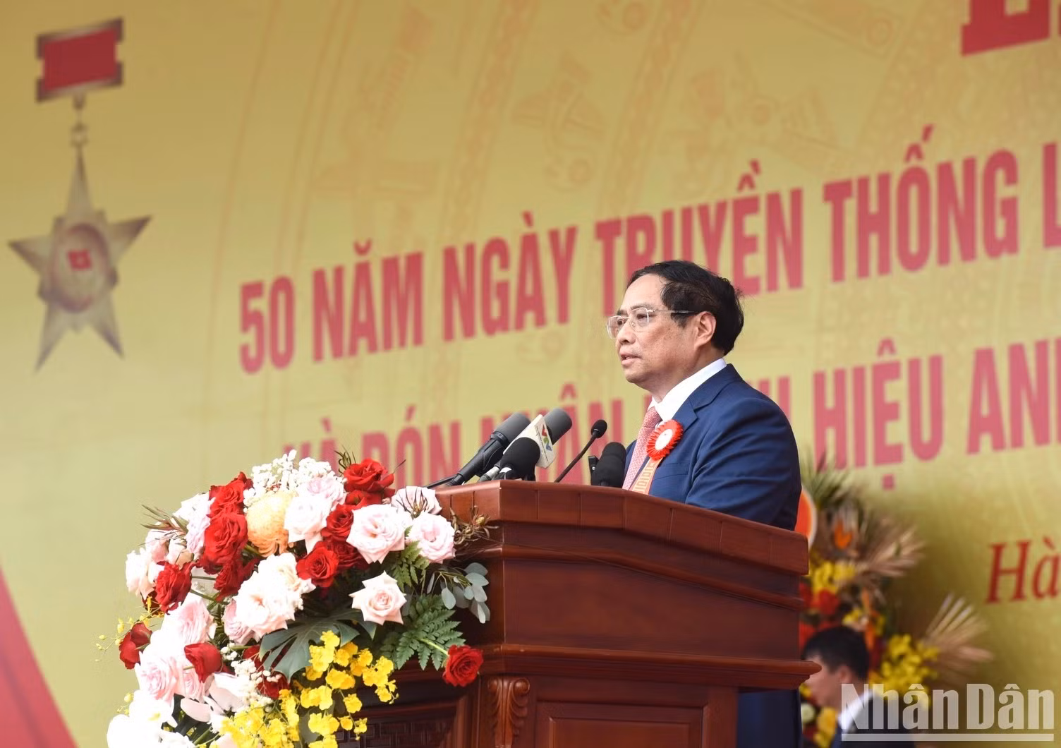 El primer ministro Pham Minh Chinh interviene en el acto.