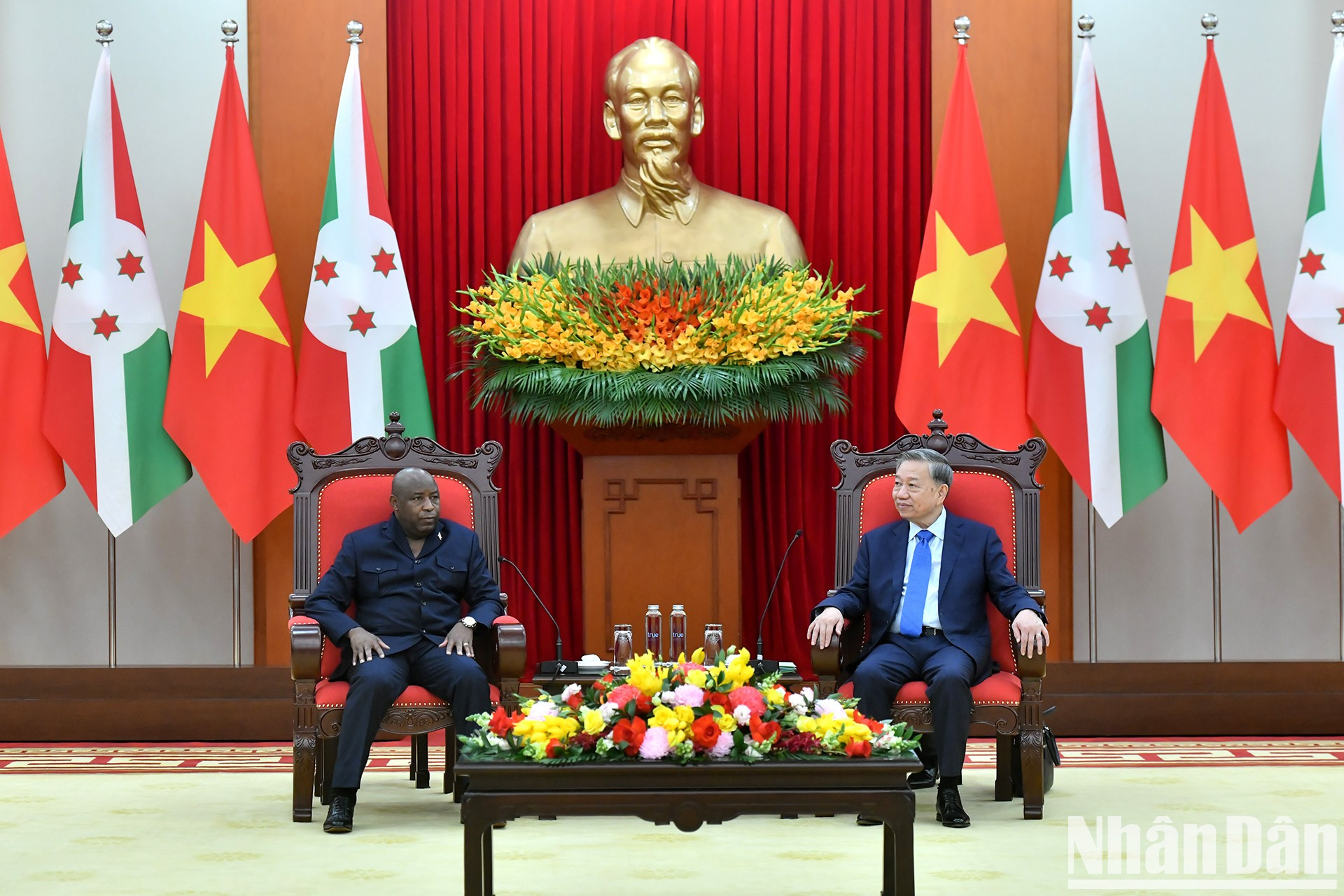 Escena de la reunión. Escena de la reunión.