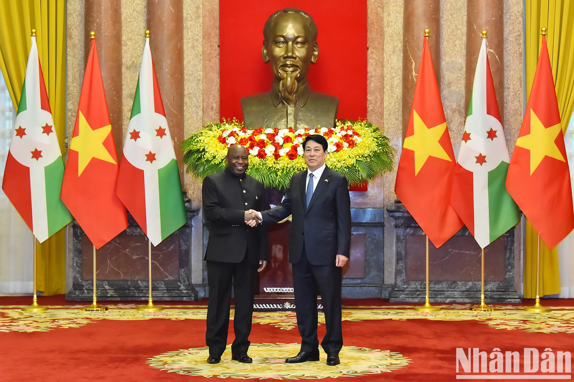 El presidente Luong Cuong y su par burundés, Évariste Ndayishimiye. El presidente Luong Cuong y su par burundés, Évariste Ndayishimiye.