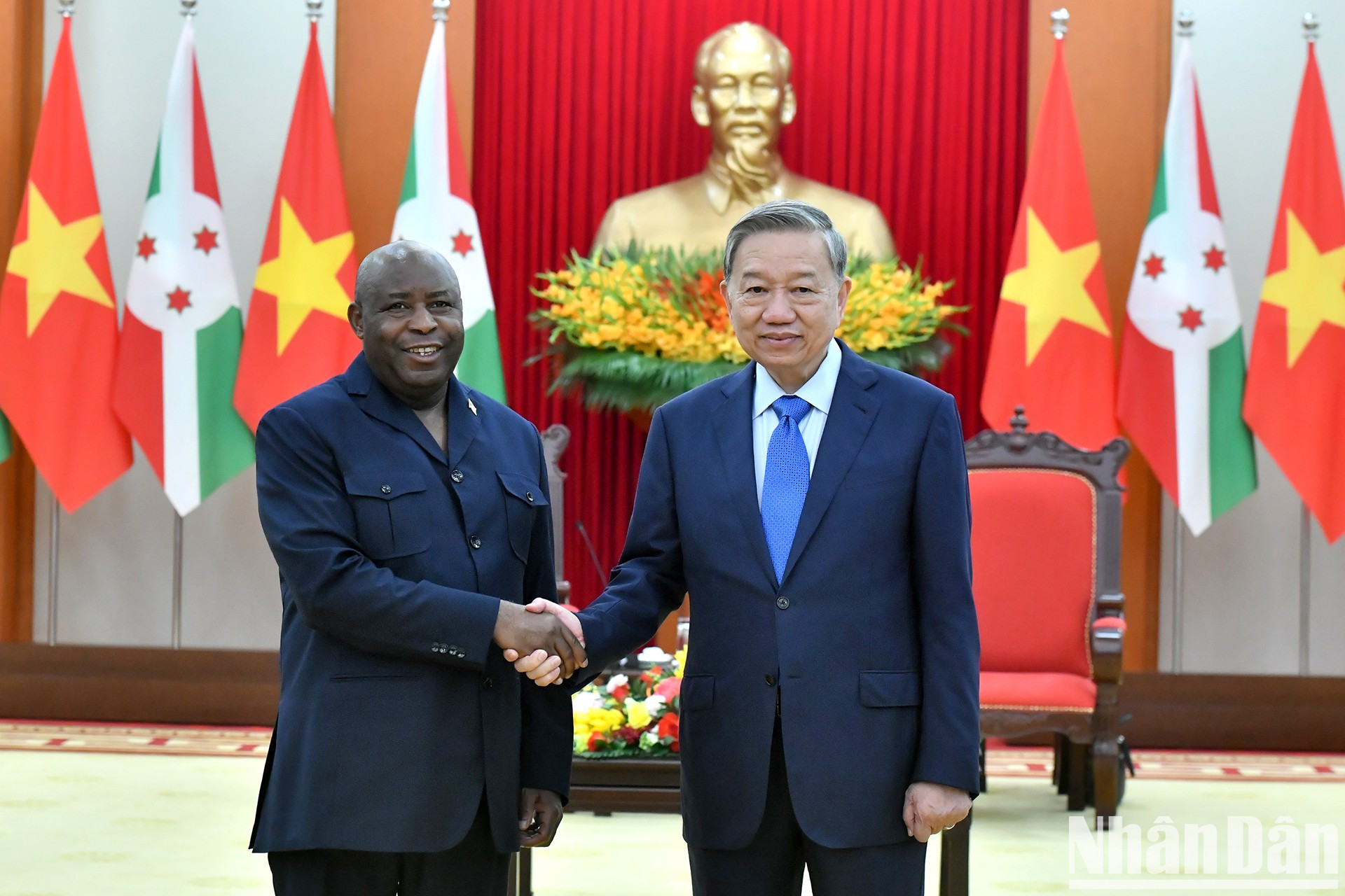 El máximo dirigente político de Vietnam y el jefe de Estado burundés. El máximo dirigente político de Vietnam y el jefe de Estado burundés.