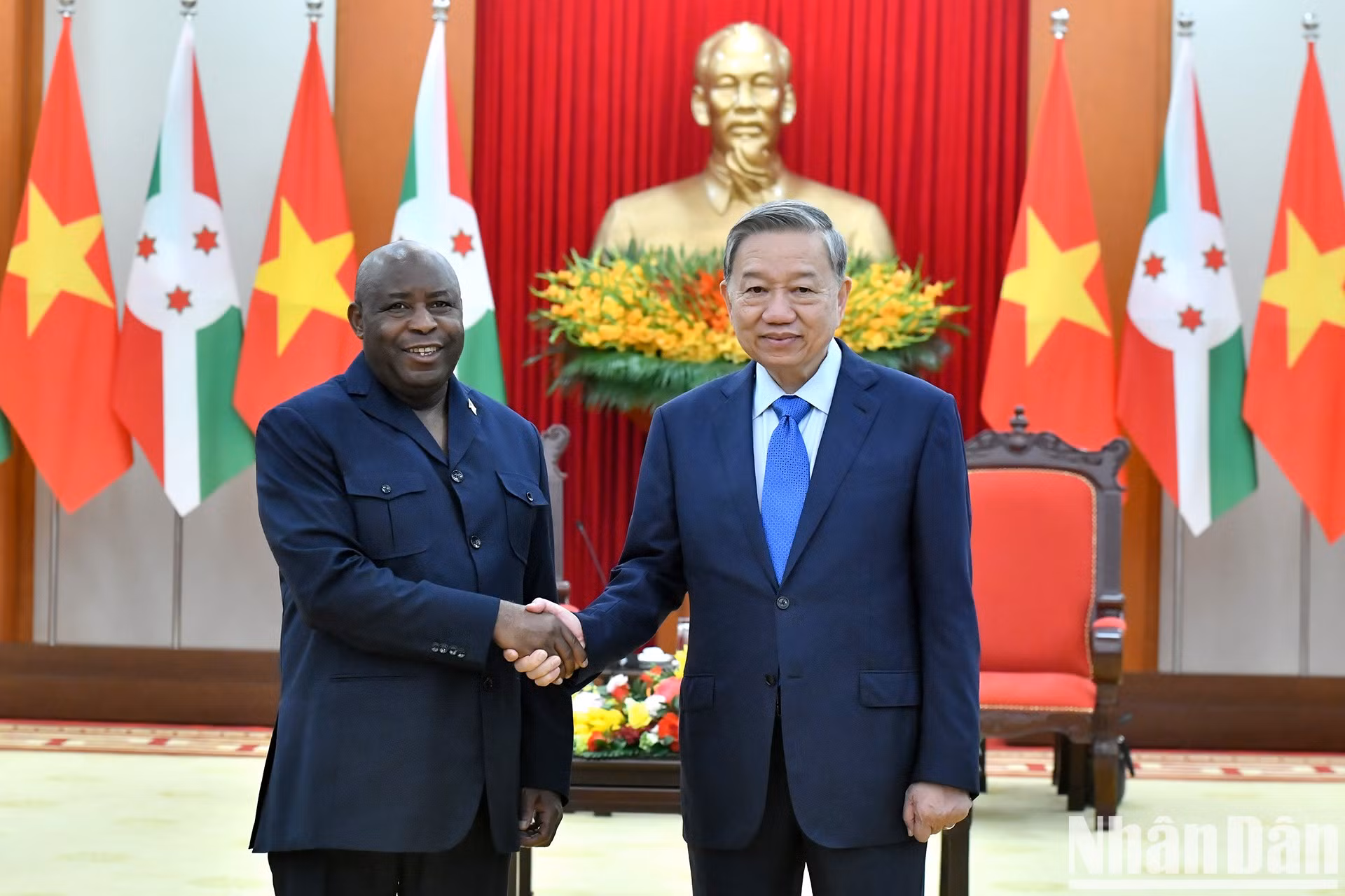 El máximo dirigente político de Vietnam y el jefe de Estado burundés.