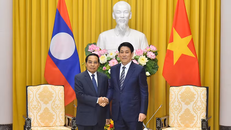 [Foto] Dirigente vietnamita se reúne con miembro permanente del Secretariado y vicepresidente de Laos