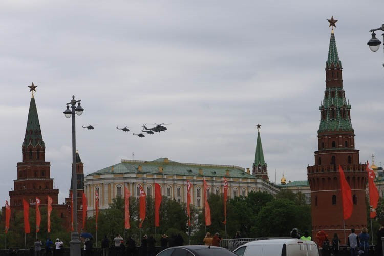 Rusia realizó un desfile aéreo para celebrar el 75 aniversario del Día de la Victoria sobre el fascismo (9 de mayo de 1945). Rusia realizó un desfile aéreo para celebrar el 75 aniversario del Día de la Victoria sobre el fascismo (9 de mayo de 1945).