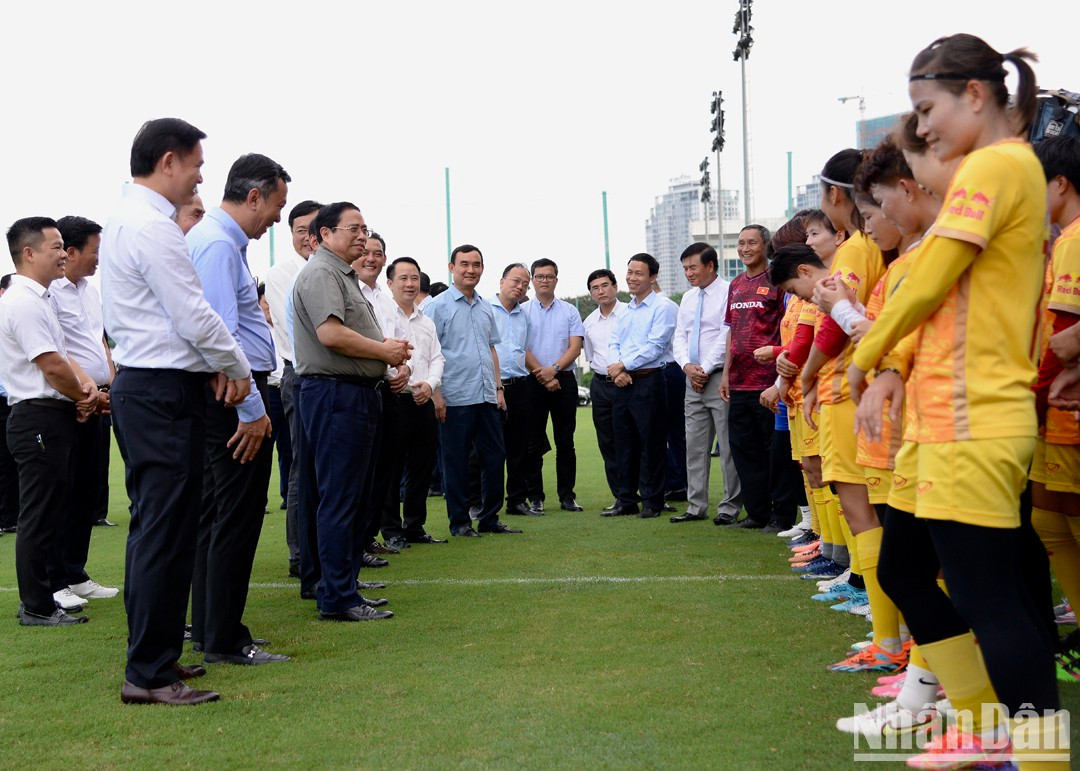 Charla con miembros de la degelación de Vietnam para la Copa Mundial Femenina de la FIFA 2023.