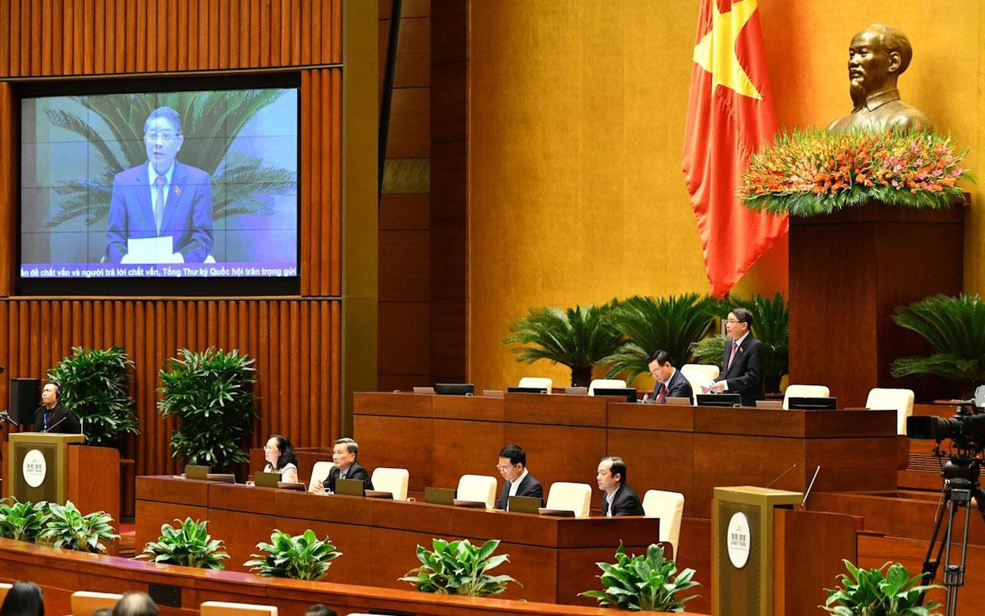 El Parlamento también debatió el proyecto de Ley de Radiofrecuencia (enmendada) bajo la presidencia del vicepresidente de la ANV Nguyen Duc Hai. El Parlamento también debatió el proyecto de Ley de Radiofrecuencia (enmendada) bajo la presidencia del vicepresidente de la ANV Nguyen Duc Hai.