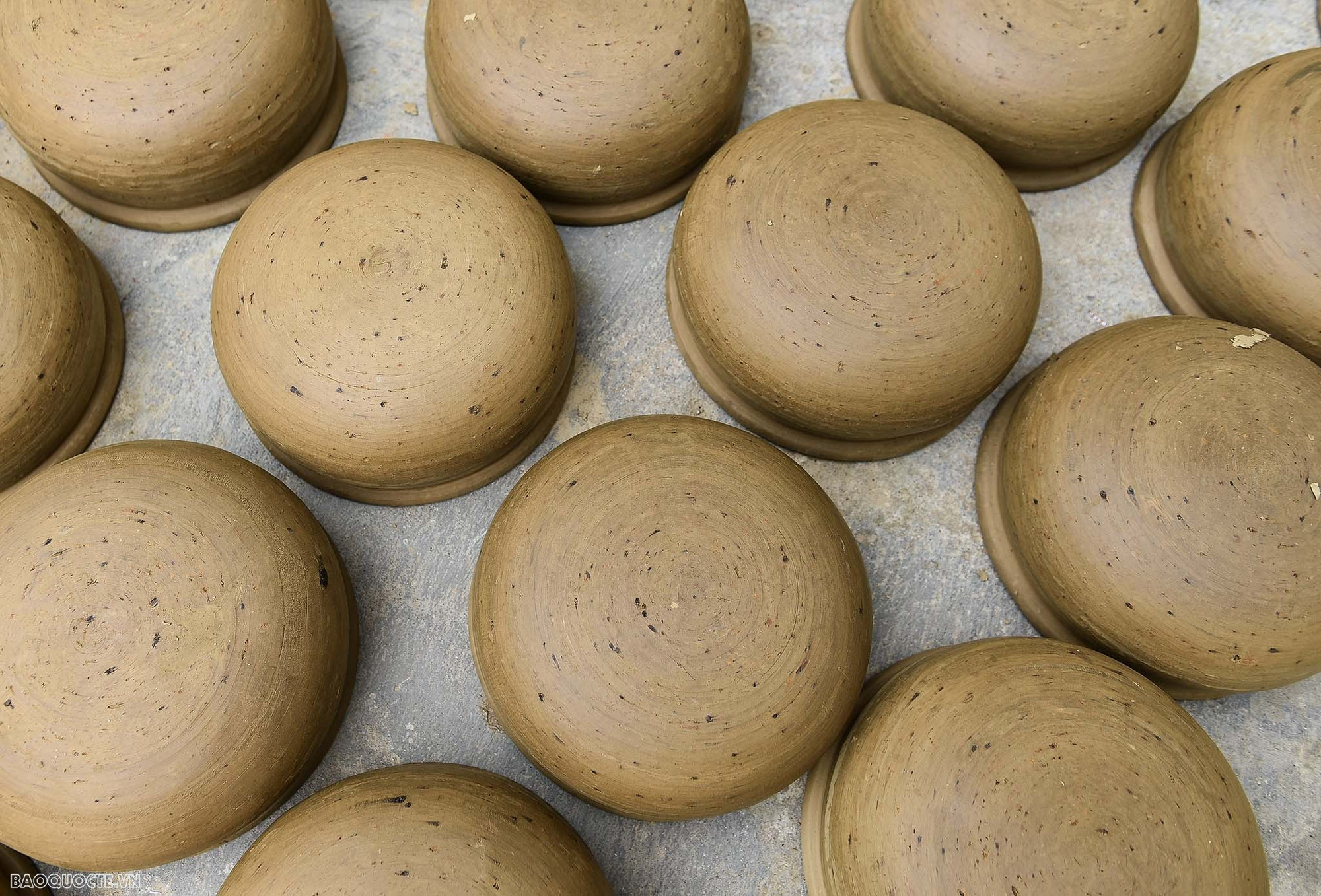 Con el paso del tiempo, marcado por las guerras y el proceso de modernización, las ventas de la localidad han caído notablemente. Algunos artesanos se pasaron a la fabricación de ladrillos y azulejos, los de mayor edad se jubilaron y la mayoría de los jóvenes muestra poco interés por conservar el legado. Con el paso del tiempo, marcado por las guerras y el proceso de modernización, las ventas de la localidad han caído notablemente. Algunos artesanos se pasaron a la fabricación de ladrillos y azulejos, los de mayor edad se jubilaron y la mayoría de los jóvenes muestra poco interés por conservar el legado.