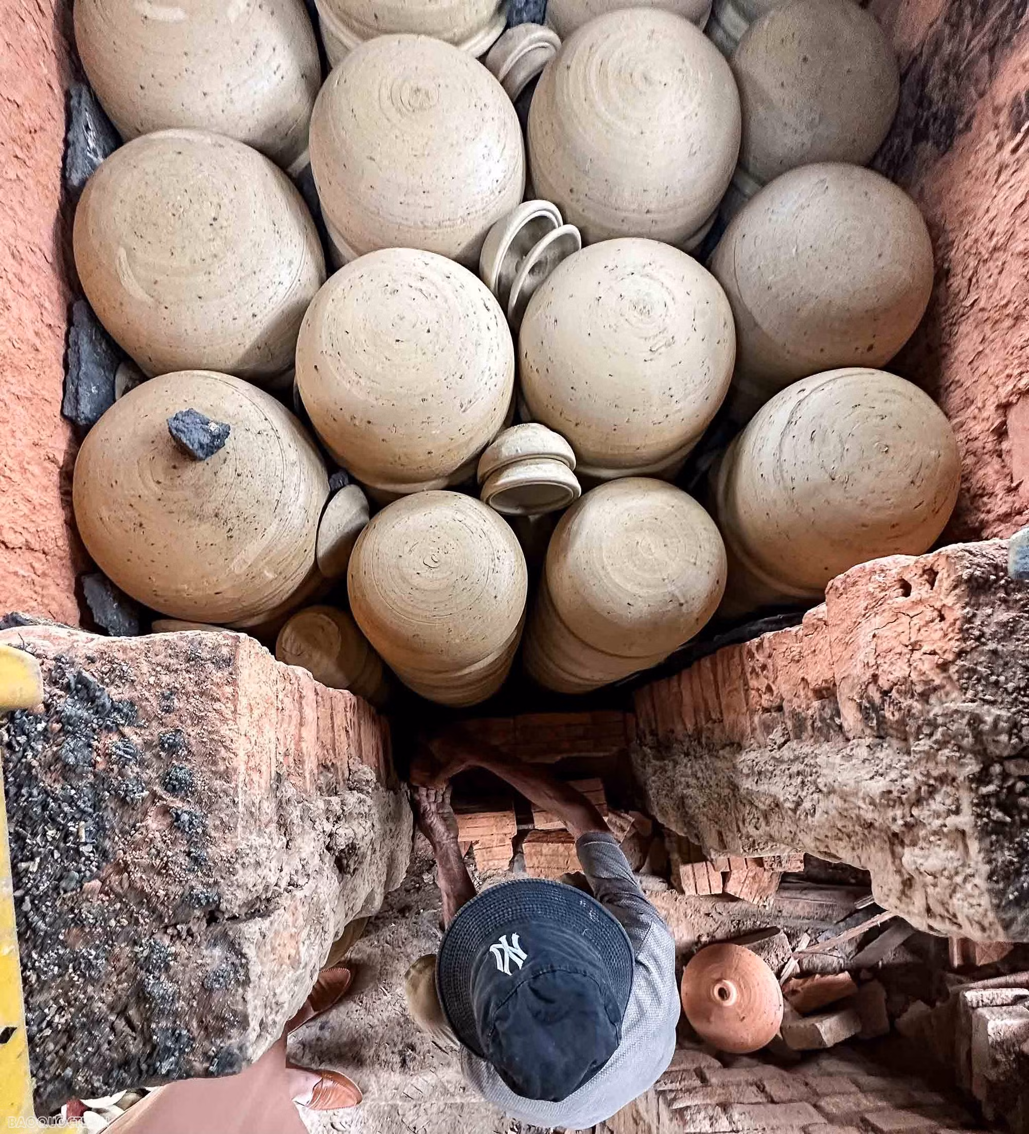 Sin embargo, varios artífices mantienen su pasión e intentan restablecer el oficio. En los últimos casi diez años, la aldea de Thanh Ha ha emergido como una gran atracción turística dentro y fuera del país, especialmente desde que el casco antiguo en Hoi An fue declarado Patrimonio de la Humanidad por la Unesco.