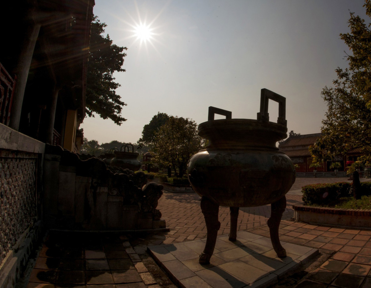 Otras imágenes están vinculadas con la corte, como el dragón y las embarcaciones reales, y también con la vida cotidiana, como el arroz, las plantas y los animales.