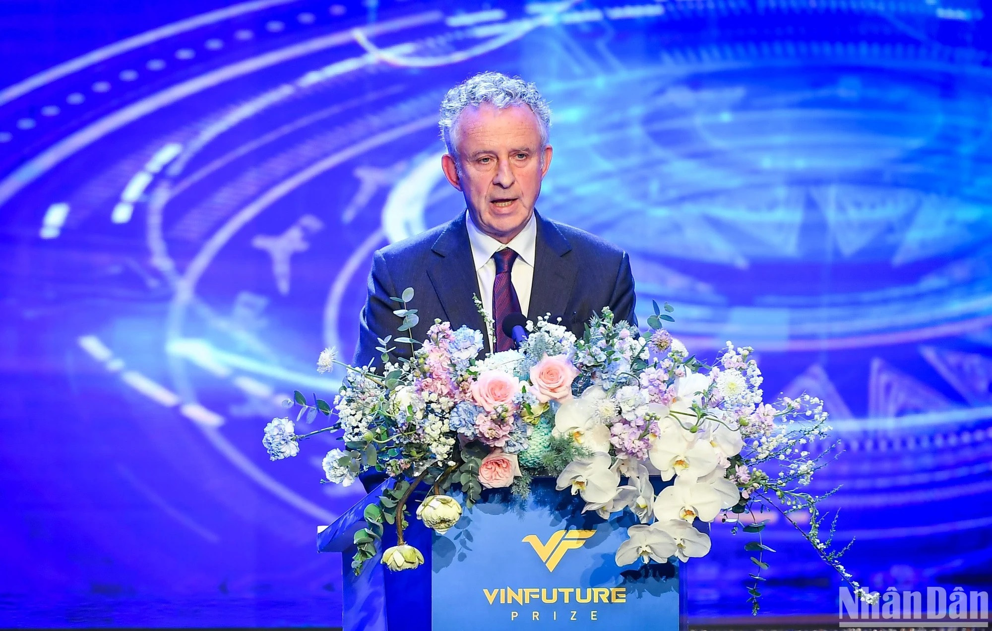 En el discurso inaugural, Sir Richard Henry Friend, presidente del Consejo del Premio VinFuture, resalta la influencia global de las visiones del galardón. En el discurso inaugural, Sir Richard Henry Friend, presidente del Consejo del Premio VinFuture, resalta la influencia global de las visiones del galardón.
