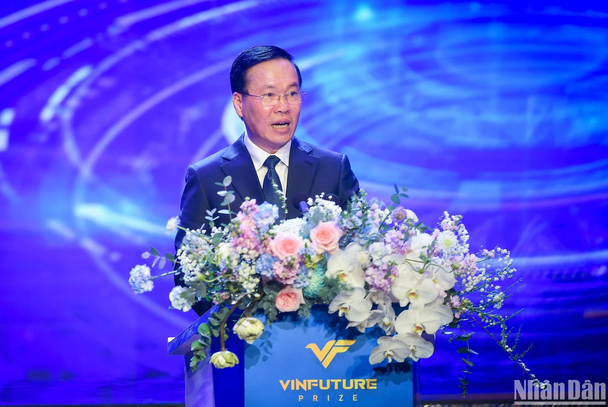 Al felicitar a los científicos laureados, el presidente Vo Van Thuong indica que cada trabajo honrado es portador de grandes expectativas sobre el mejoramiento de la vida humana en el planeta. Al felicitar a los científicos laureados, el presidente Vo Van Thuong indica que cada trabajo honrado es portador de grandes expectativas sobre el mejoramiento de la vida humana en el planeta.