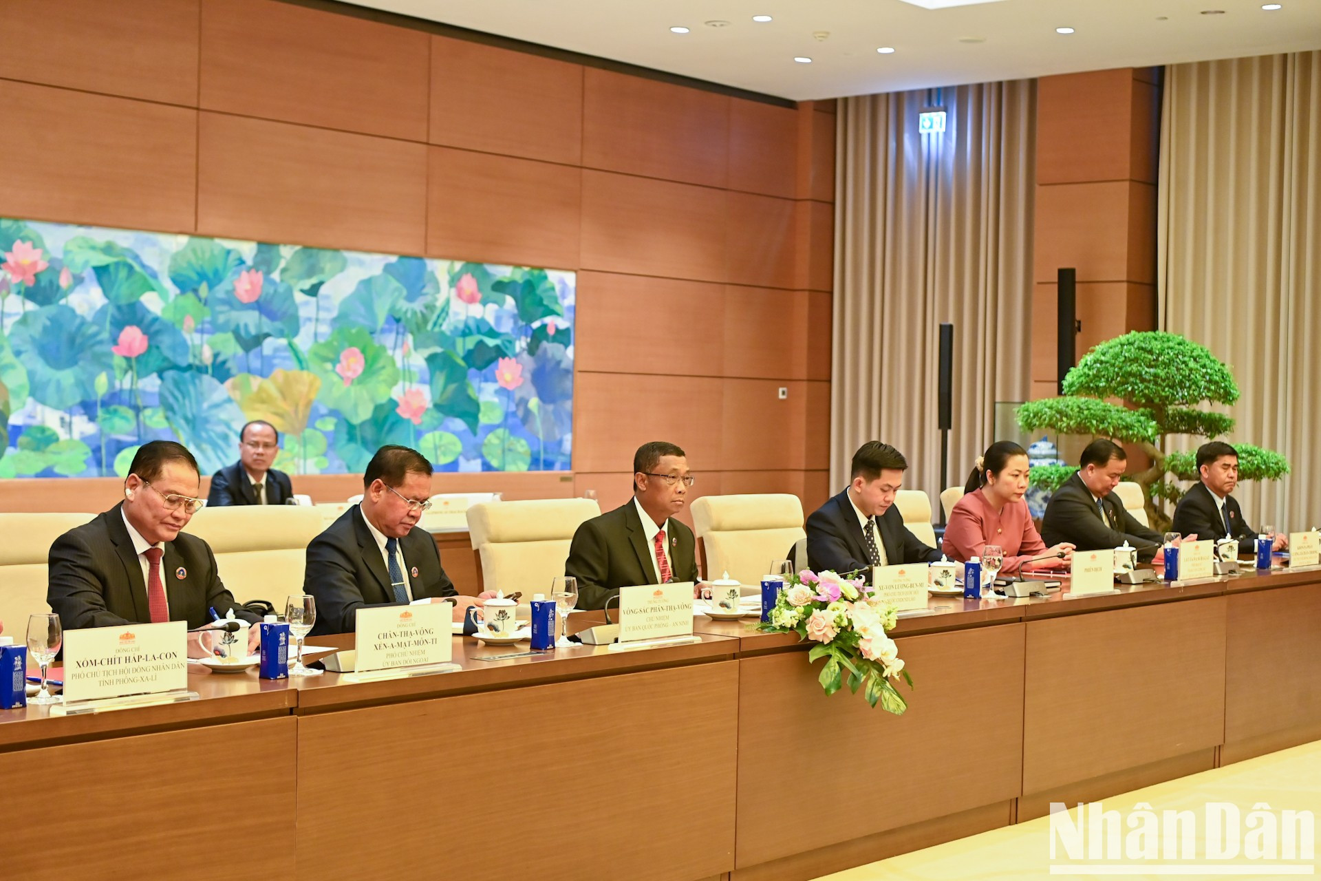 Miembros de la parte laosiana. Miembros de la parte laosiana.