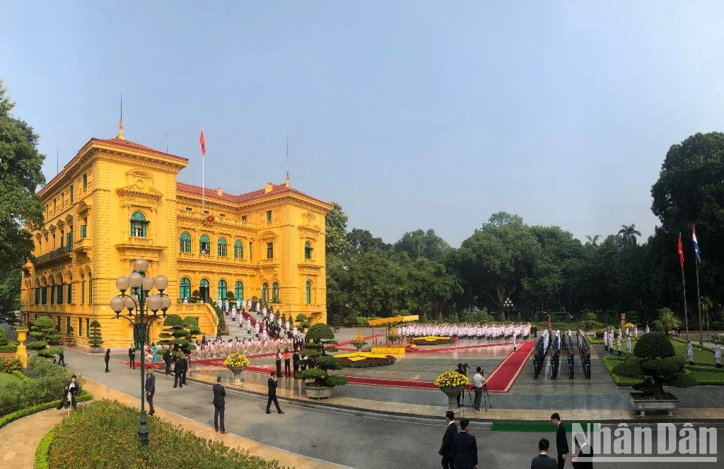 Panorama de la ceremonia, efectuada en el Palacio Presidencial, en Hanói. Panorama de la ceremonia, efectuada en el Palacio Presidencial, en Hanói.