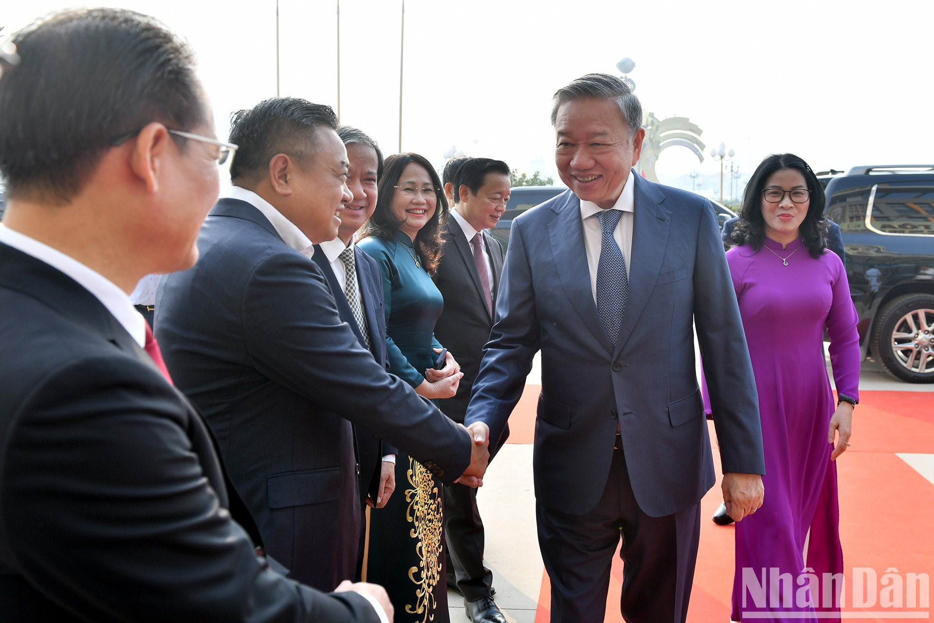 To Lam y delegados a la ceremonia inaugural del nuevo año escolar en la Academia de Agricultura de Vietnam.