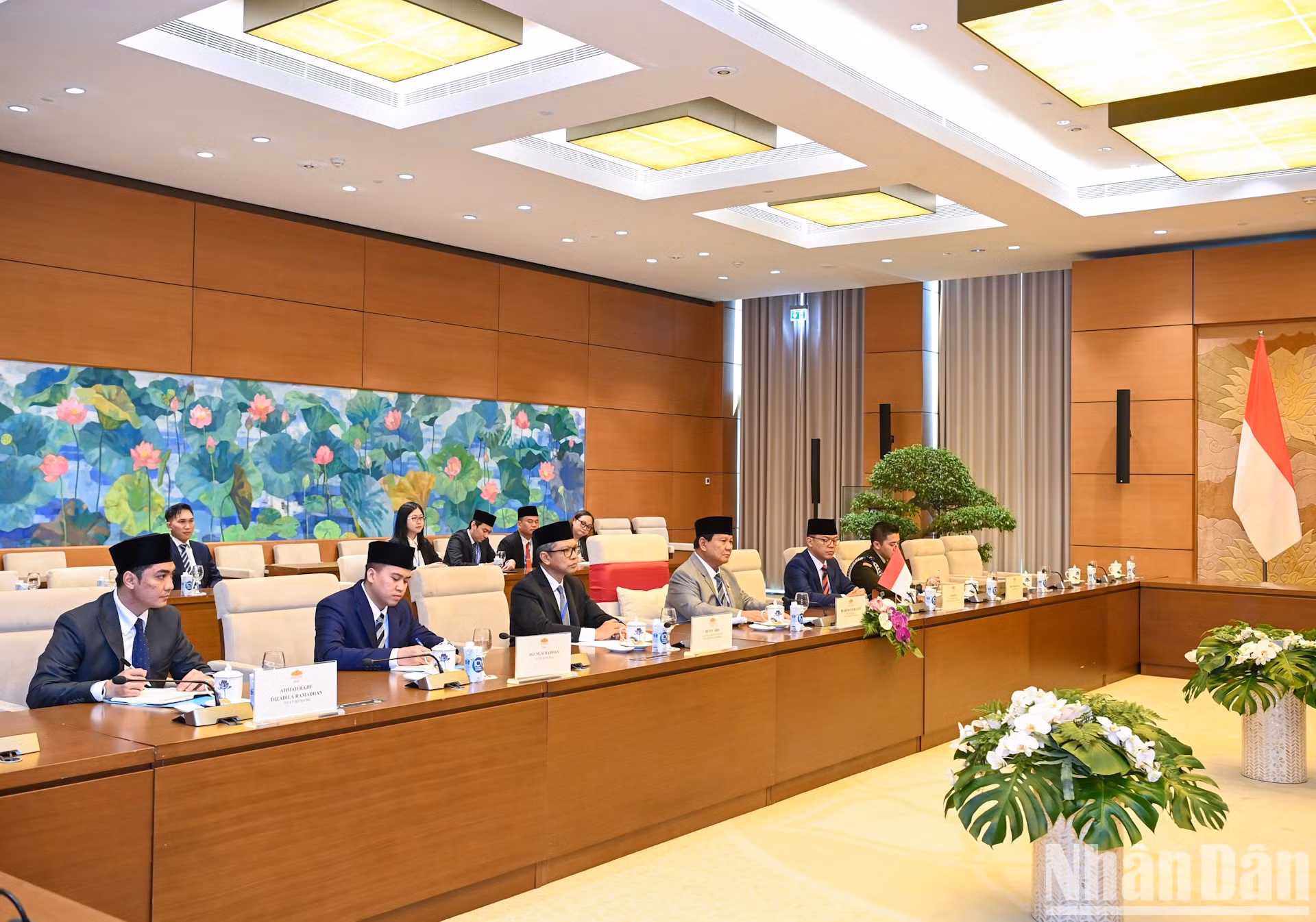 El dirigente indonesio y sus acompañantes.