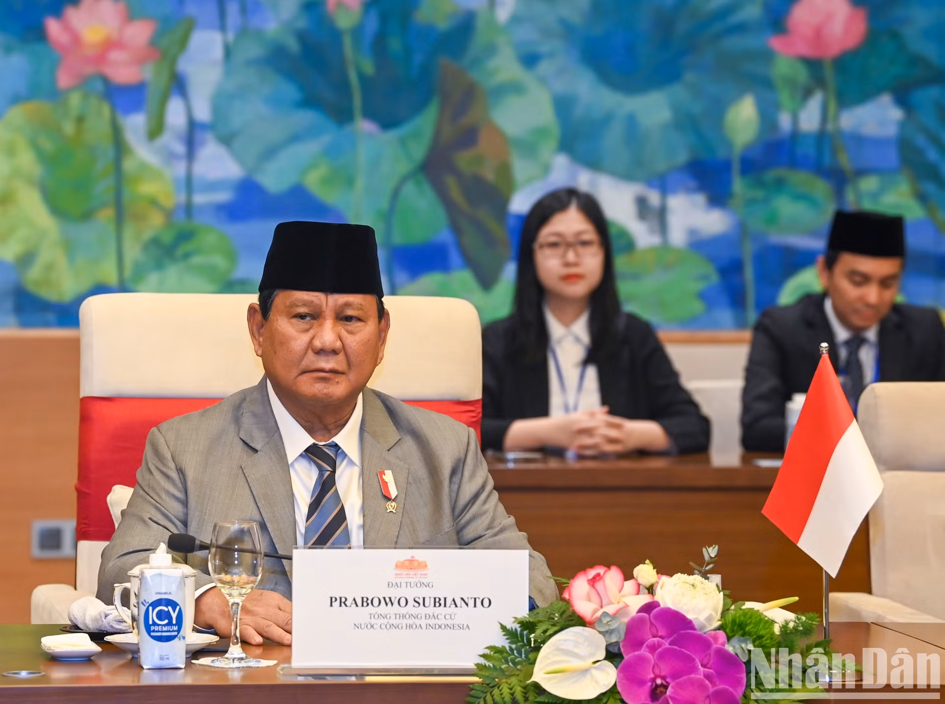 El presidente electo de Indonesia, Prabowo Subianto, interviene en la sesión.