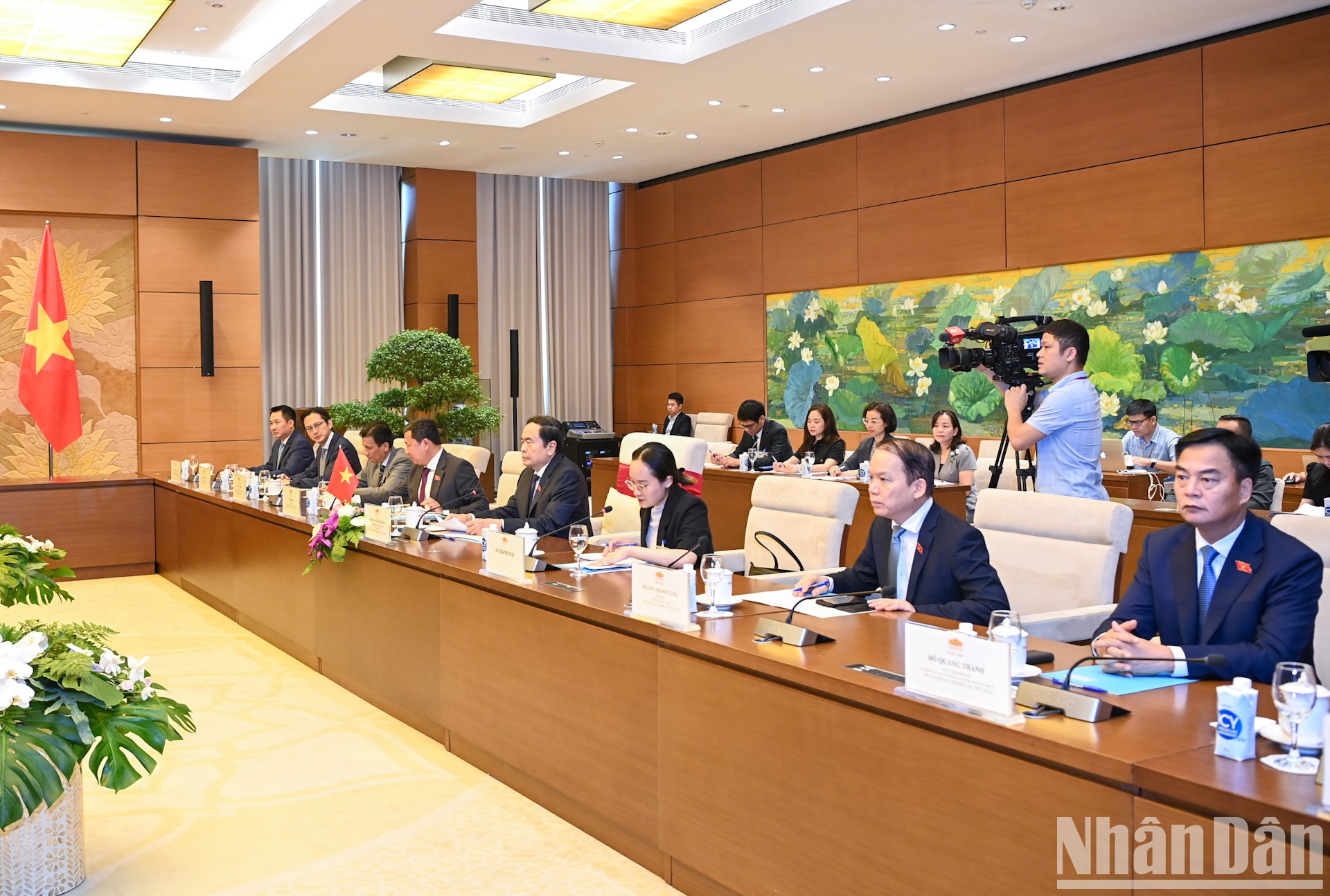 Delegados de Vietnam en la reunión. Delegados de Vietnam en la reunión.
