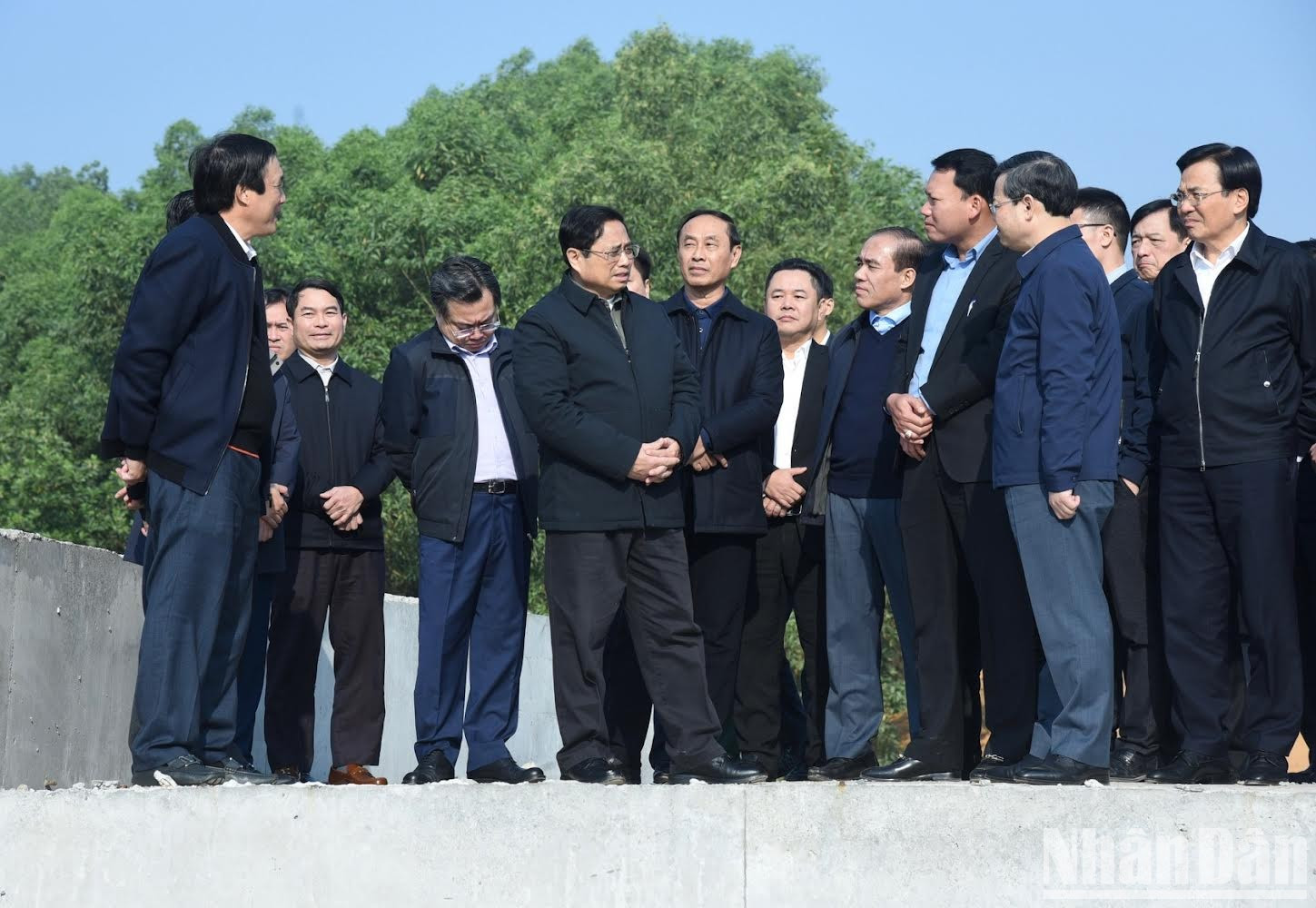 La delegación de Minh Chinh recorre el tramo bajo construcción en Phu Tho. La delegación de Minh Chinh recorre el tramo bajo construcción en Phu Tho.