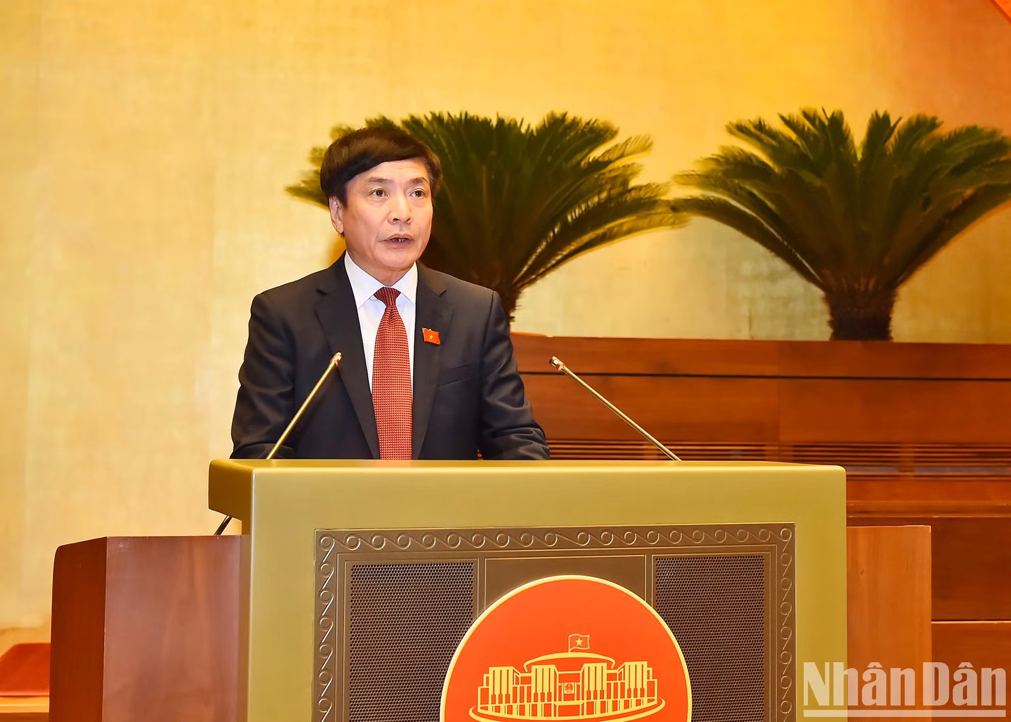 El secretario general de la Asamblea Nacional y jefe de la Oficina Parlamentaria, Bui Van Cuong.
