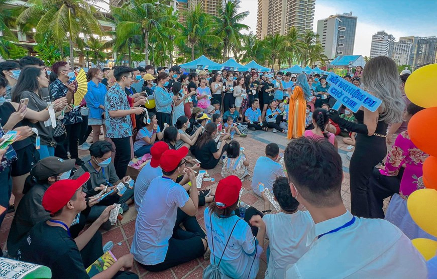 Una actividad comunitaria de la Red de Transgénero de Vietnam en el evento "BridgeFest 2022 Music and Community Connection".