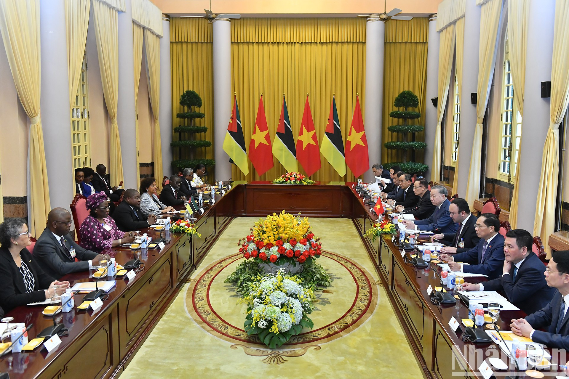 Panorama de la cita, efectuada en el Palacio Presidencial, en Hanói. Panorama de la cita, efectuada en el Palacio Presidencial, en Hanói.