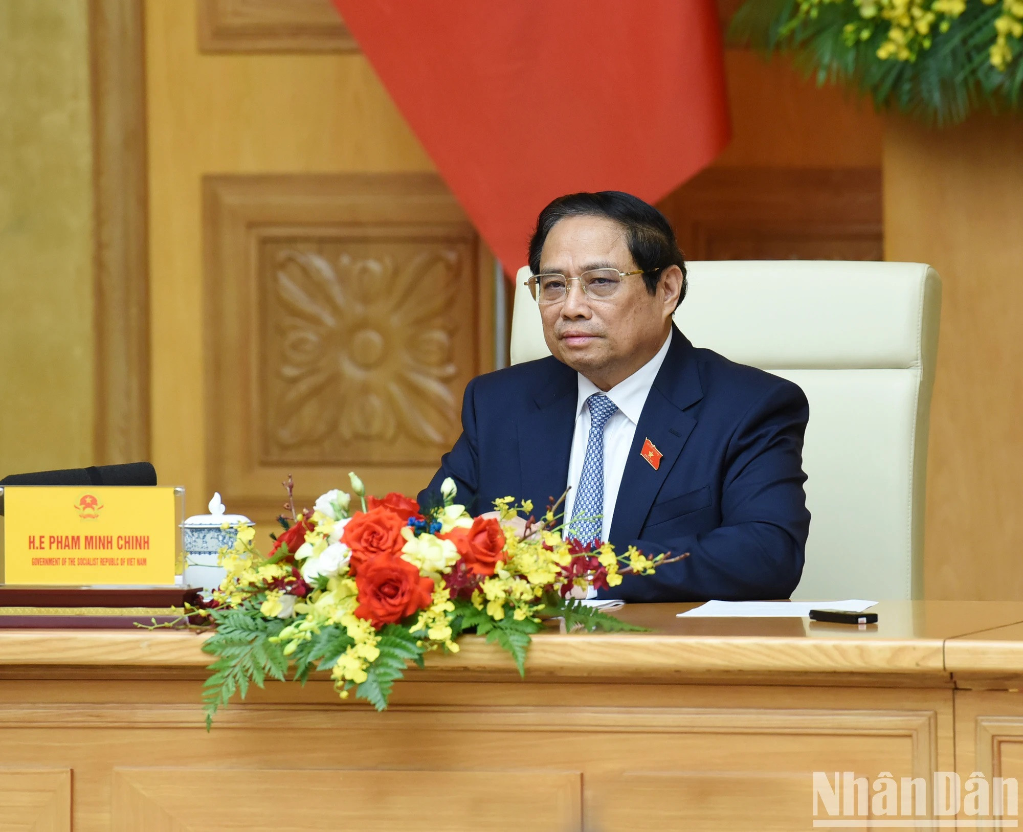 El primer ministro Pham Minh Chinh interviene en la cita.