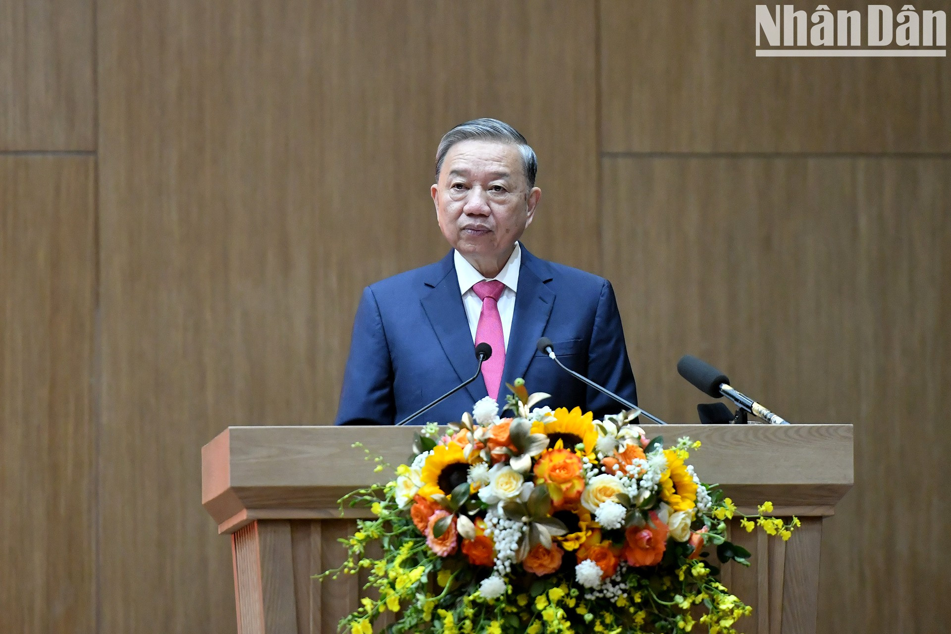 El secretario general del Partido, To Lam, da palabras.