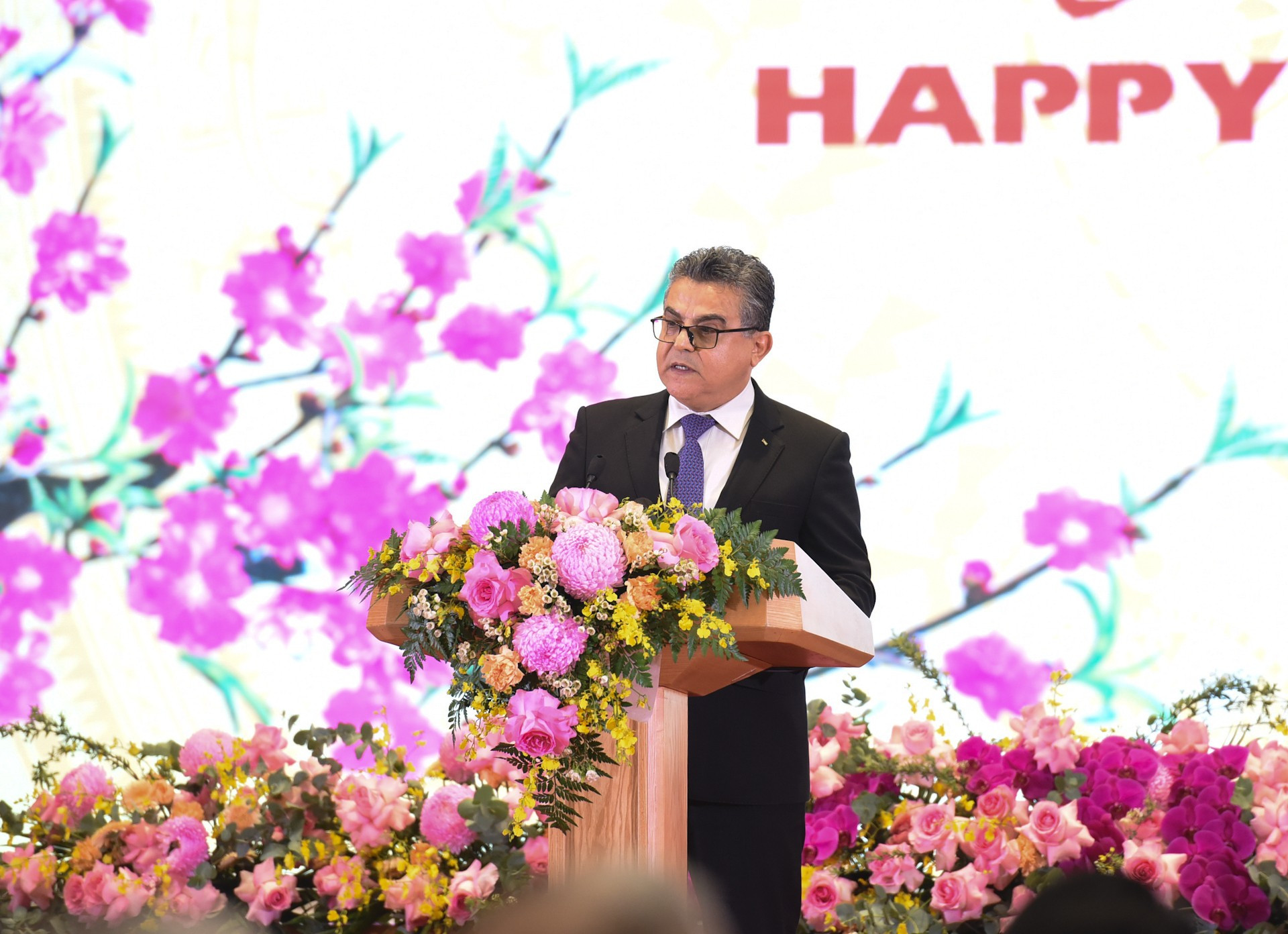 El embajador de Palestina en Vietnam, Saadi Salama, decano del Cuerpo Diplomático acreditado en el país, interviene en la recepción.