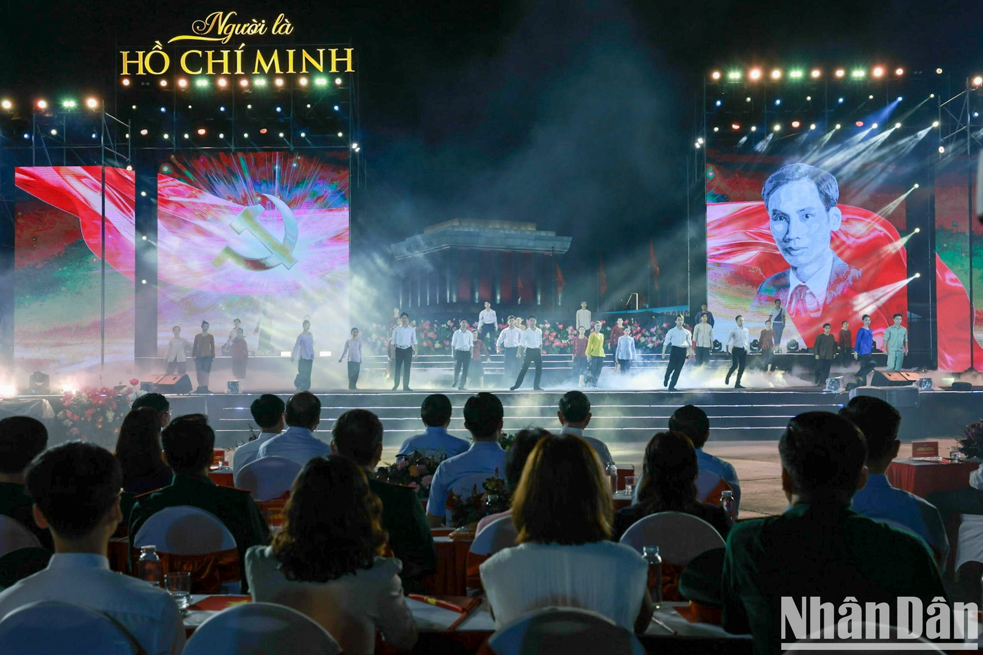 Las actuaciones, diseñadas con esmero combinando con la tecnología de mapeo tridimensional, dan toques únicos al programa.