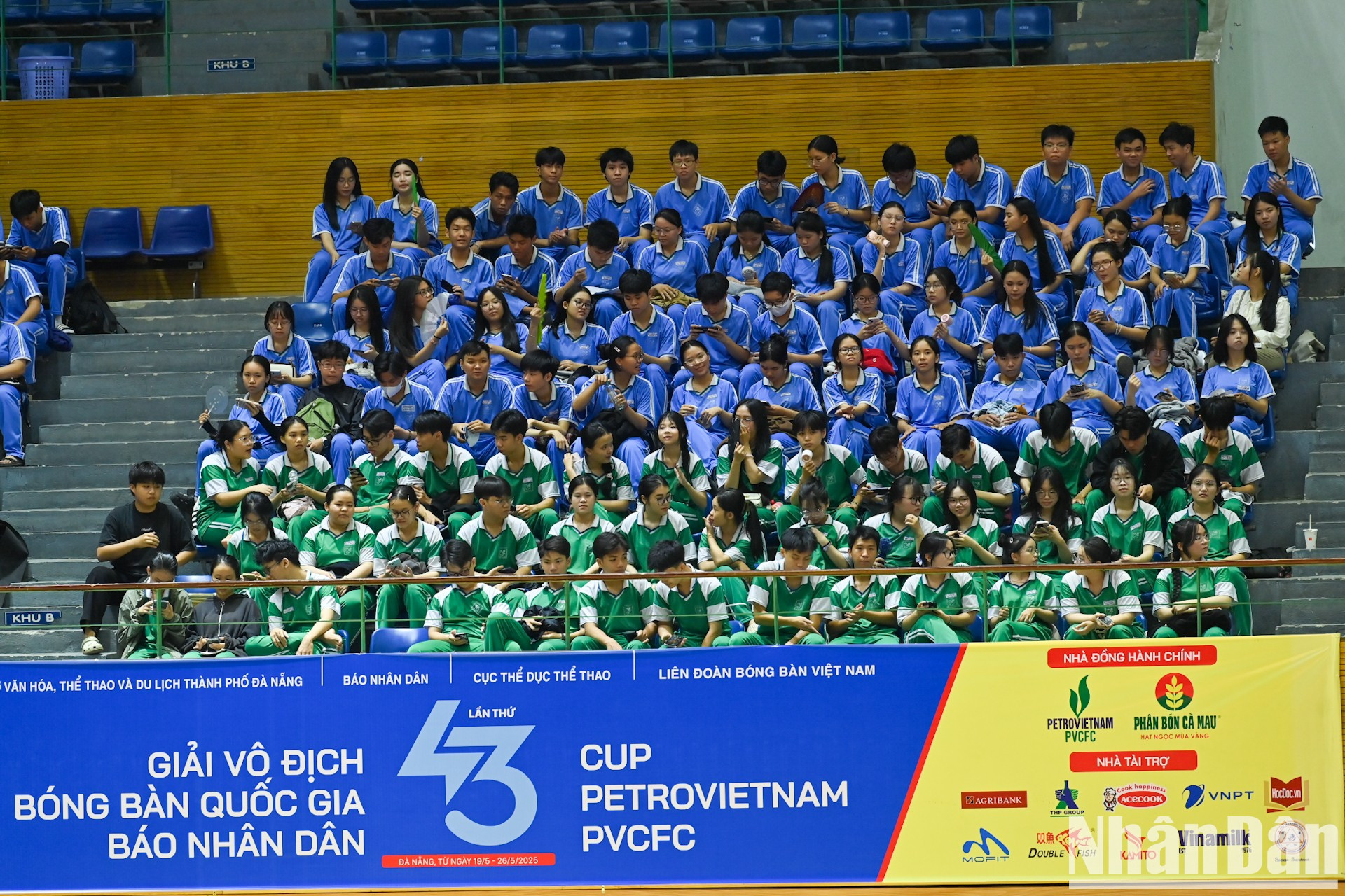 Estudiantes de las universidades locales. Estudiantes de las universidades locales.