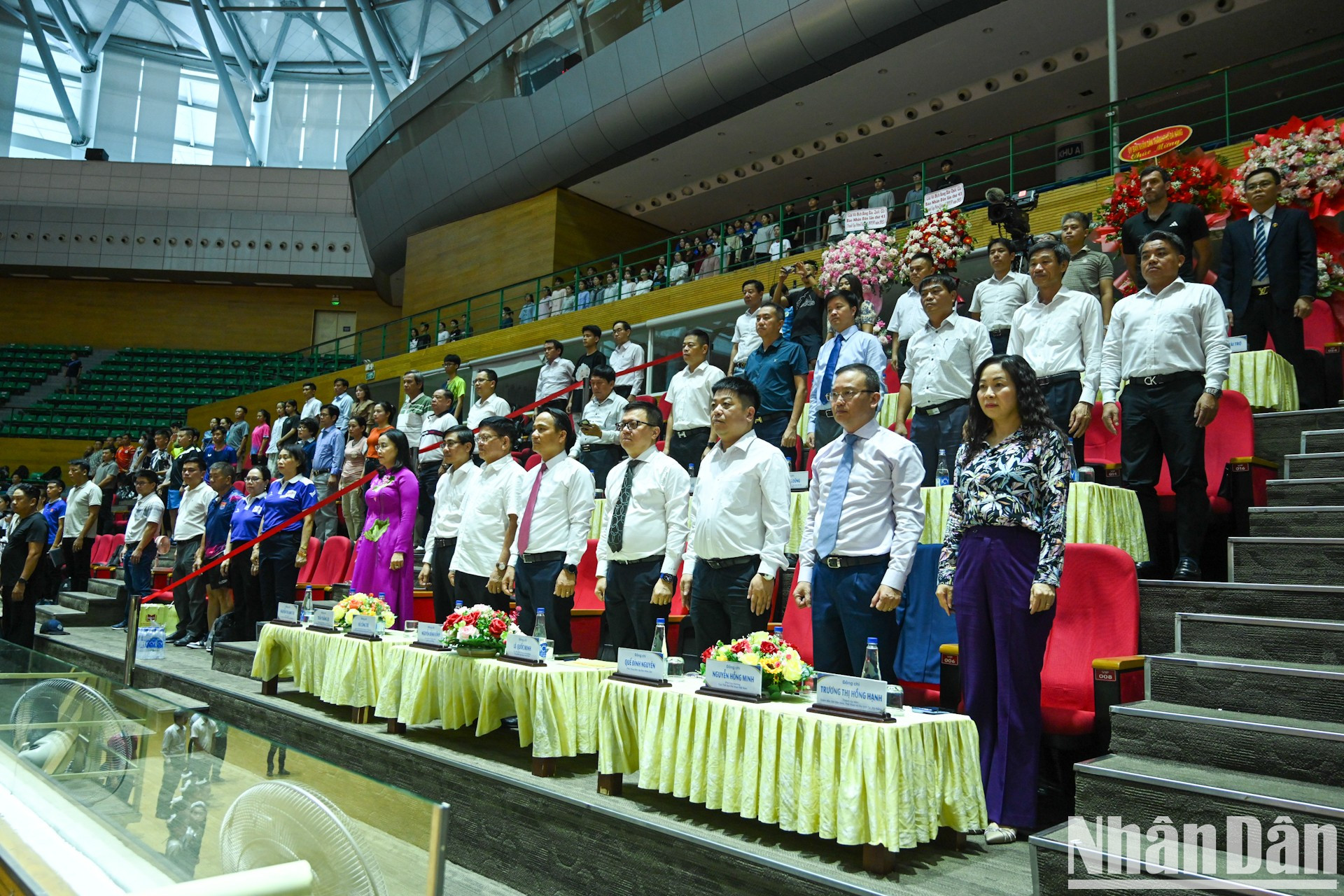 Los delegados durante el acto de saludo a bandera. Los delegados durante el acto de saludo a bandera.