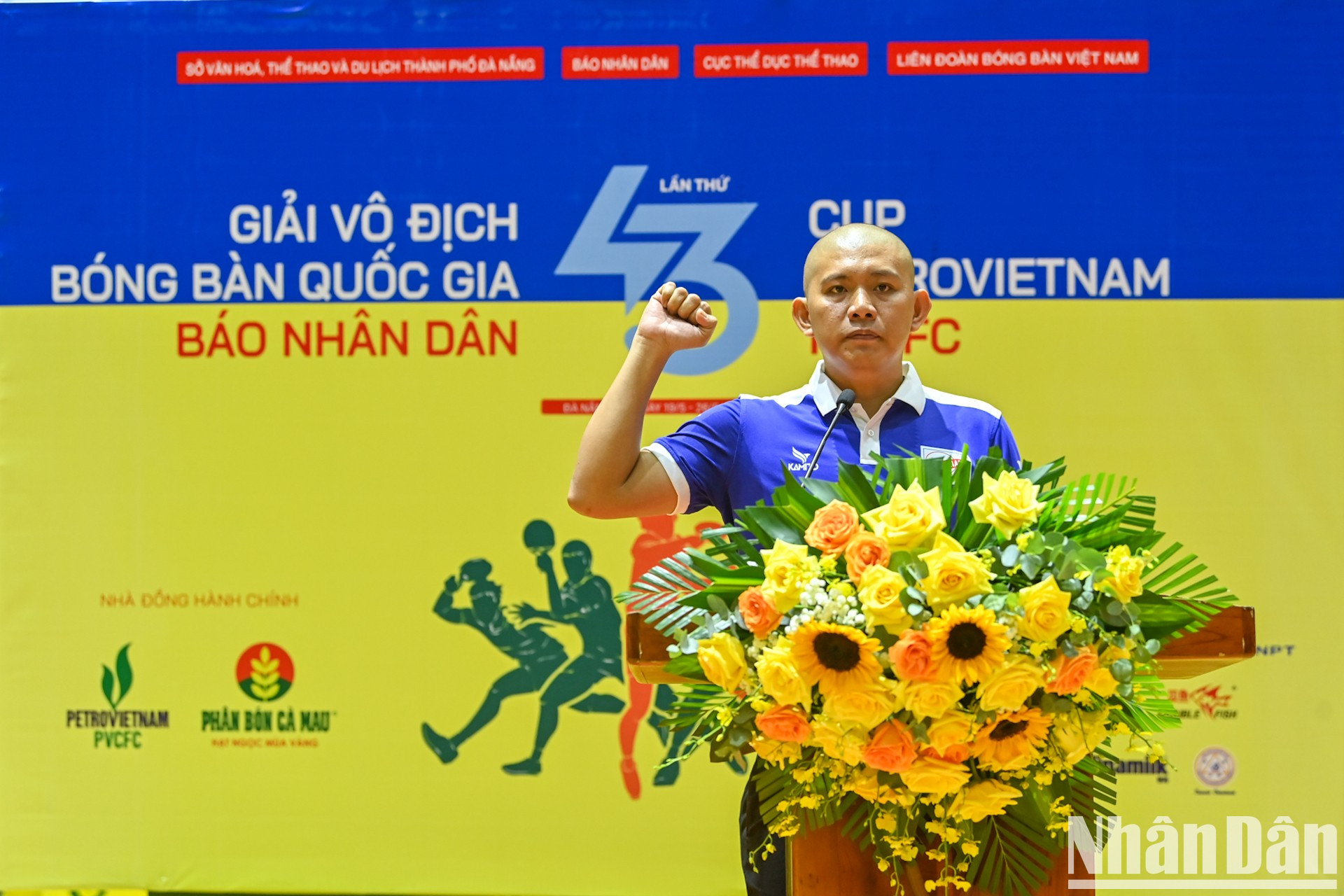 El árbitro internacional Huynh Phuong Huy presta juramento en nombre del cuerpo arbitral del torneo. El árbitro internacional Huynh Phuong Huy presta juramento en nombre del cuerpo arbitral del torneo.