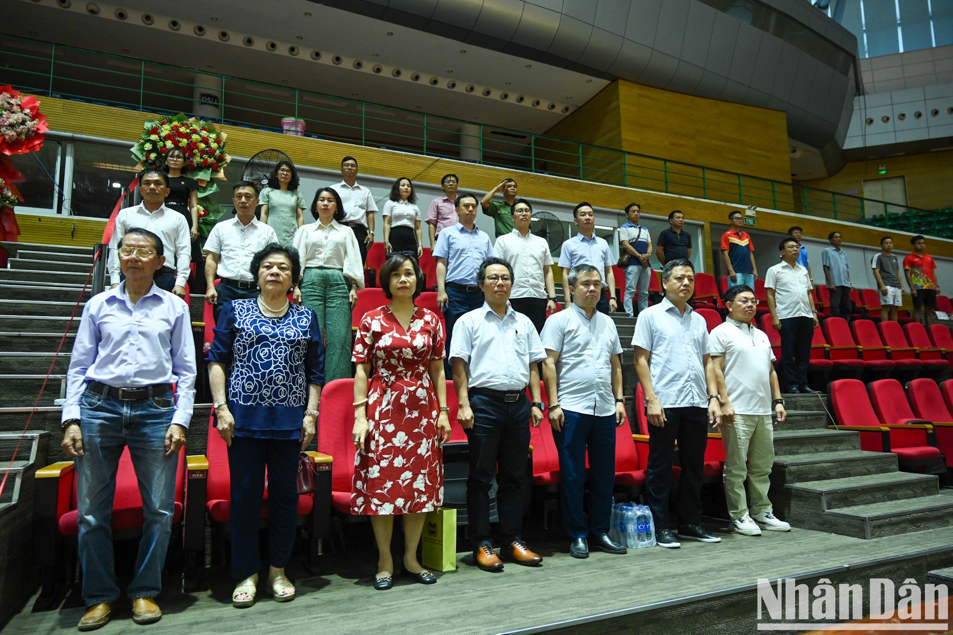 Los delegados durante el acto de saludo a bandera. Los delegados durante el acto de saludo a bandera.