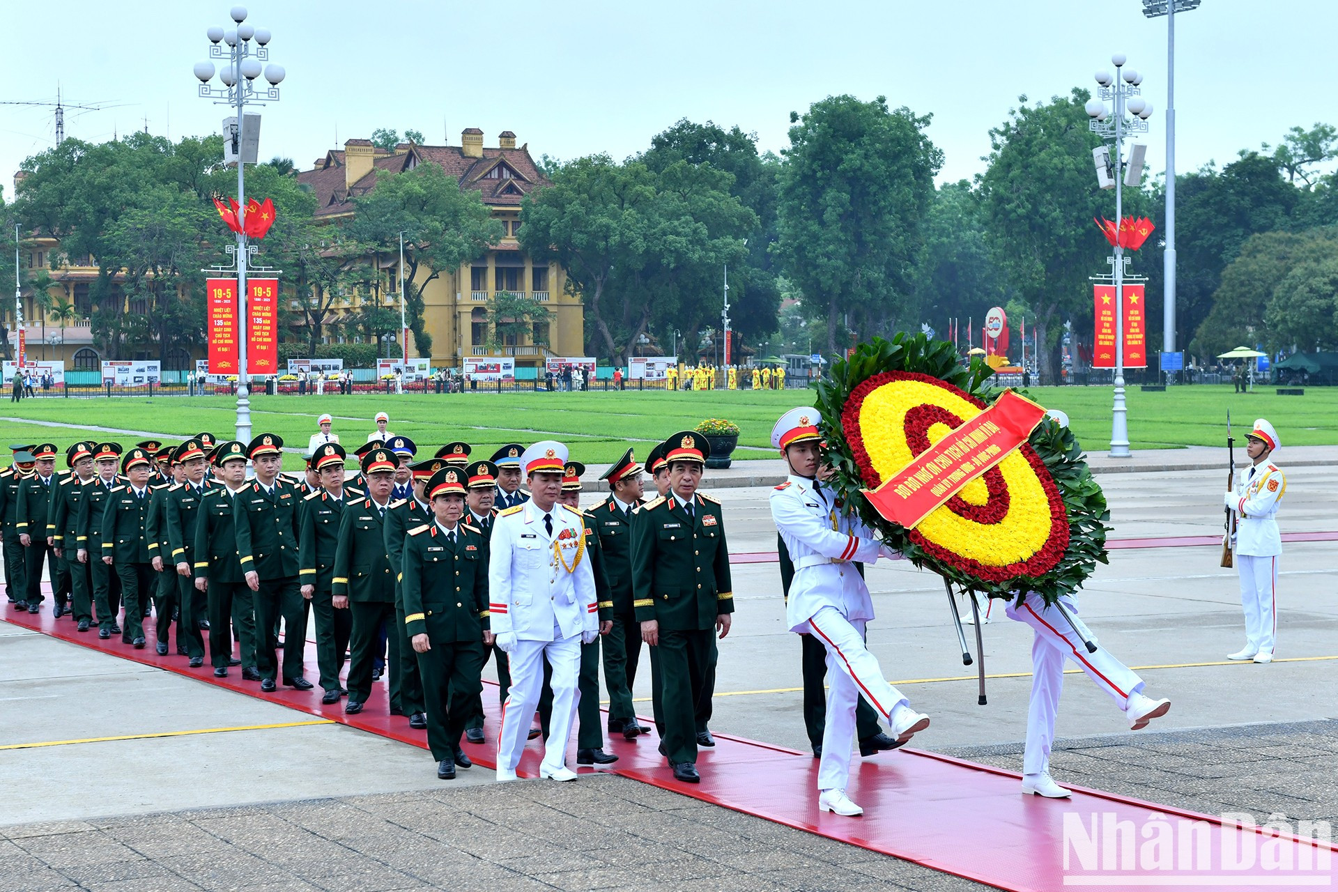 La delegación de la Comisión Militar Central y del Ministerio de Defensa.