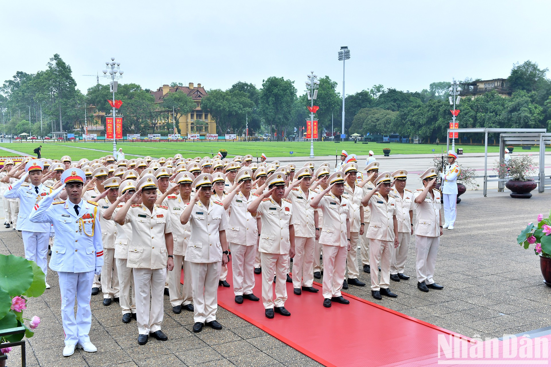 La delegación de la Comisión Central de Seguridad Pública y del Ministerio de Seguridad Pública en el acto.