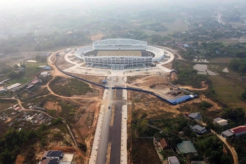 El acceso al estadio, con una carretera de cuatro carriles, ya está terminado. El acceso al estadio, con una carretera de cuatro carriles, ya está terminado.