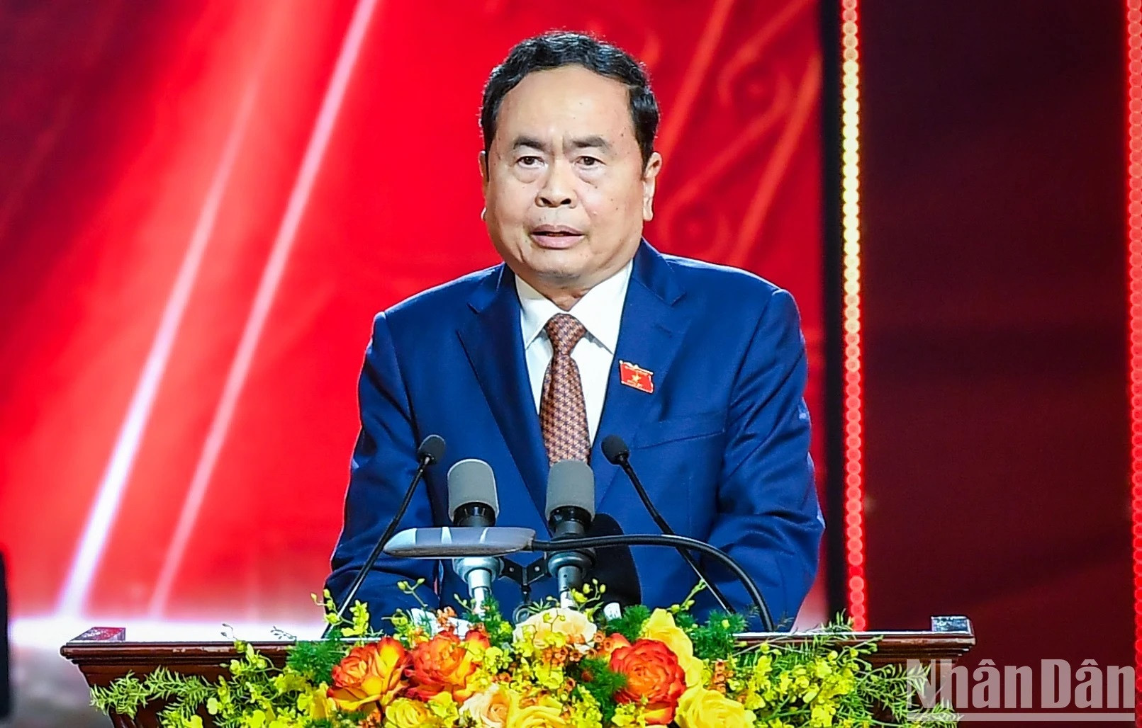 El vicepresidente permanente de la Asamblea Nacional de Vietnam y jefe del Comité Directivo para los Premios de Prensa Dien Hong, Tran Thanh Man, pronuncia un discurso. El vicepresidente permanente de la Asamblea Nacional de Vietnam y jefe del Comité Directivo para los Premios de Prensa Dien Hong, Tran Thanh Man, pronuncia un discurso.