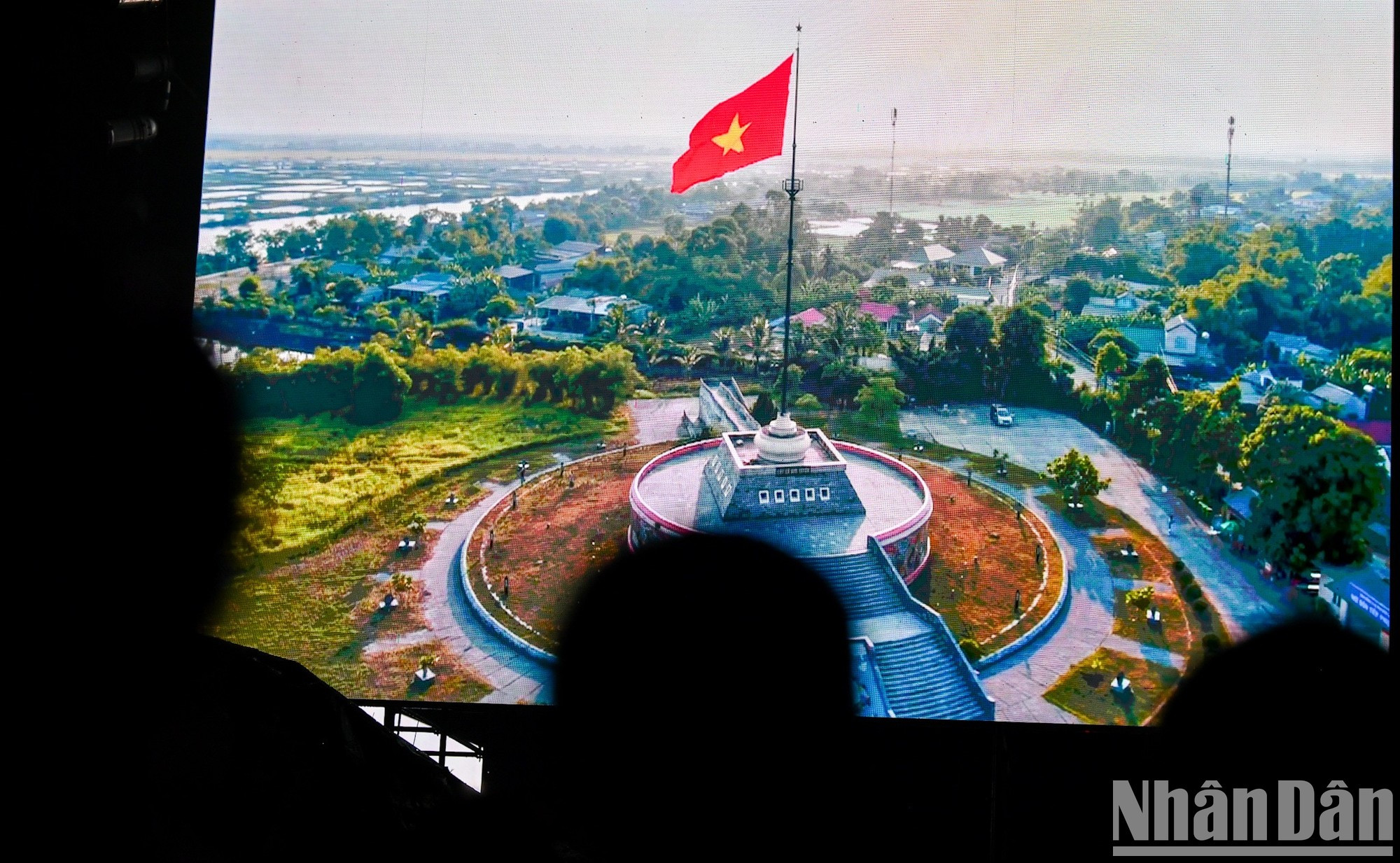 Además de los espectáculos, la audiencia queda sumamente emocionada con reportajes intercalados a lo largo del programa.