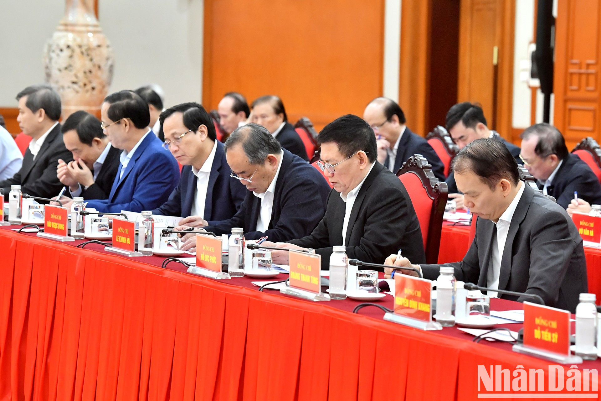 Miembros del Subcomité de Documentos del XIV Congreso Nacional del PCV. Miembros del Subcomité de Documentos del XIV Congreso Nacional del PCV.